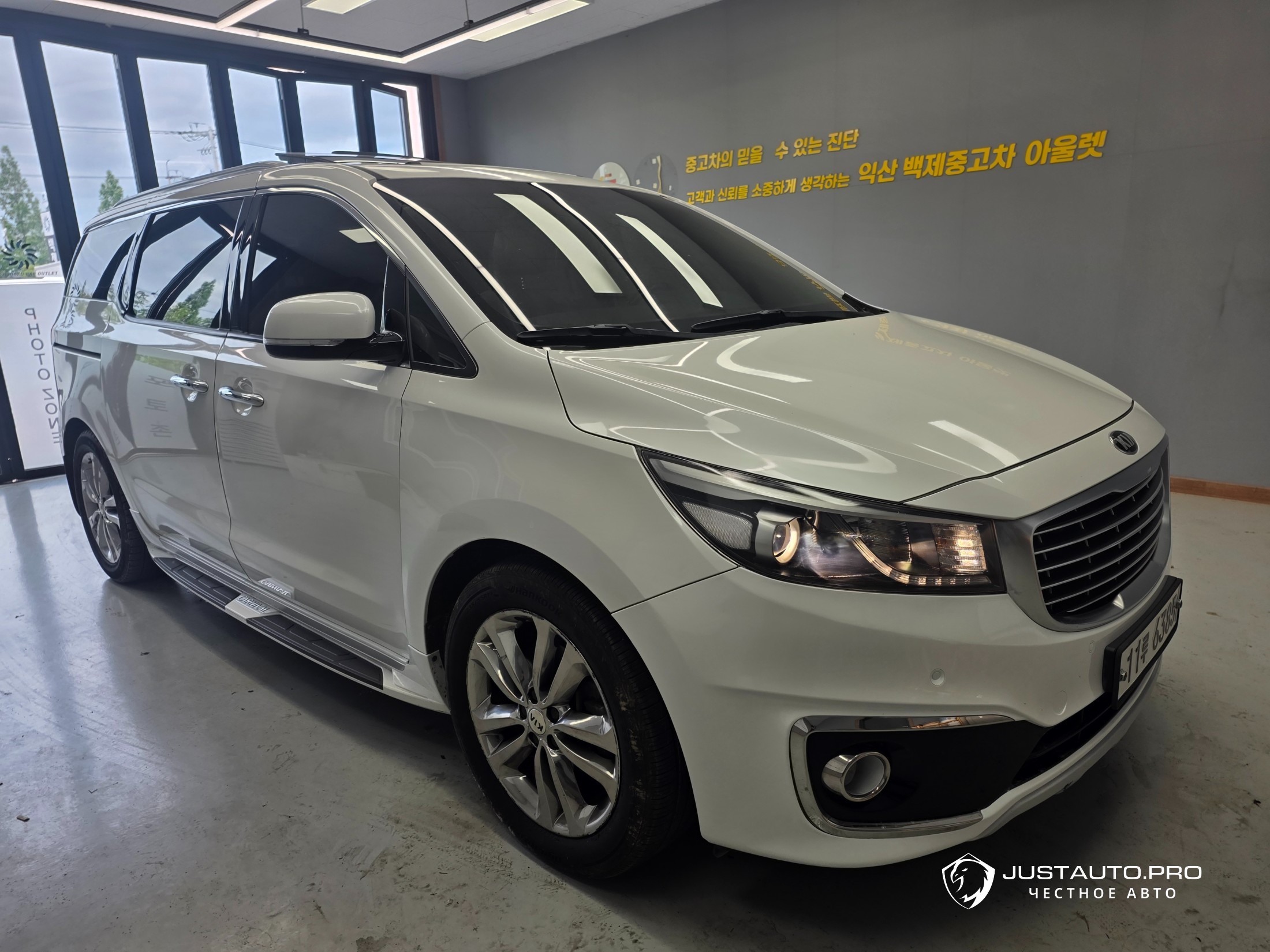 Автомобиль Kia Canival