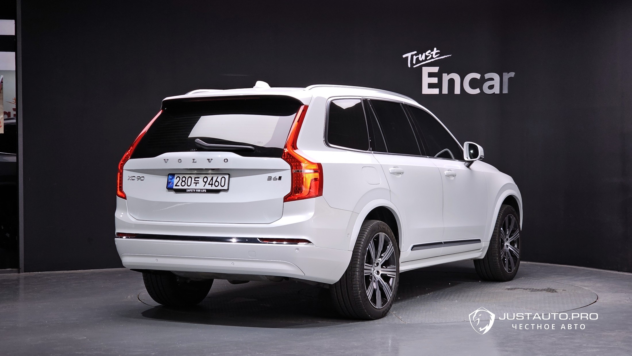 Автомобиль Volvo XC90