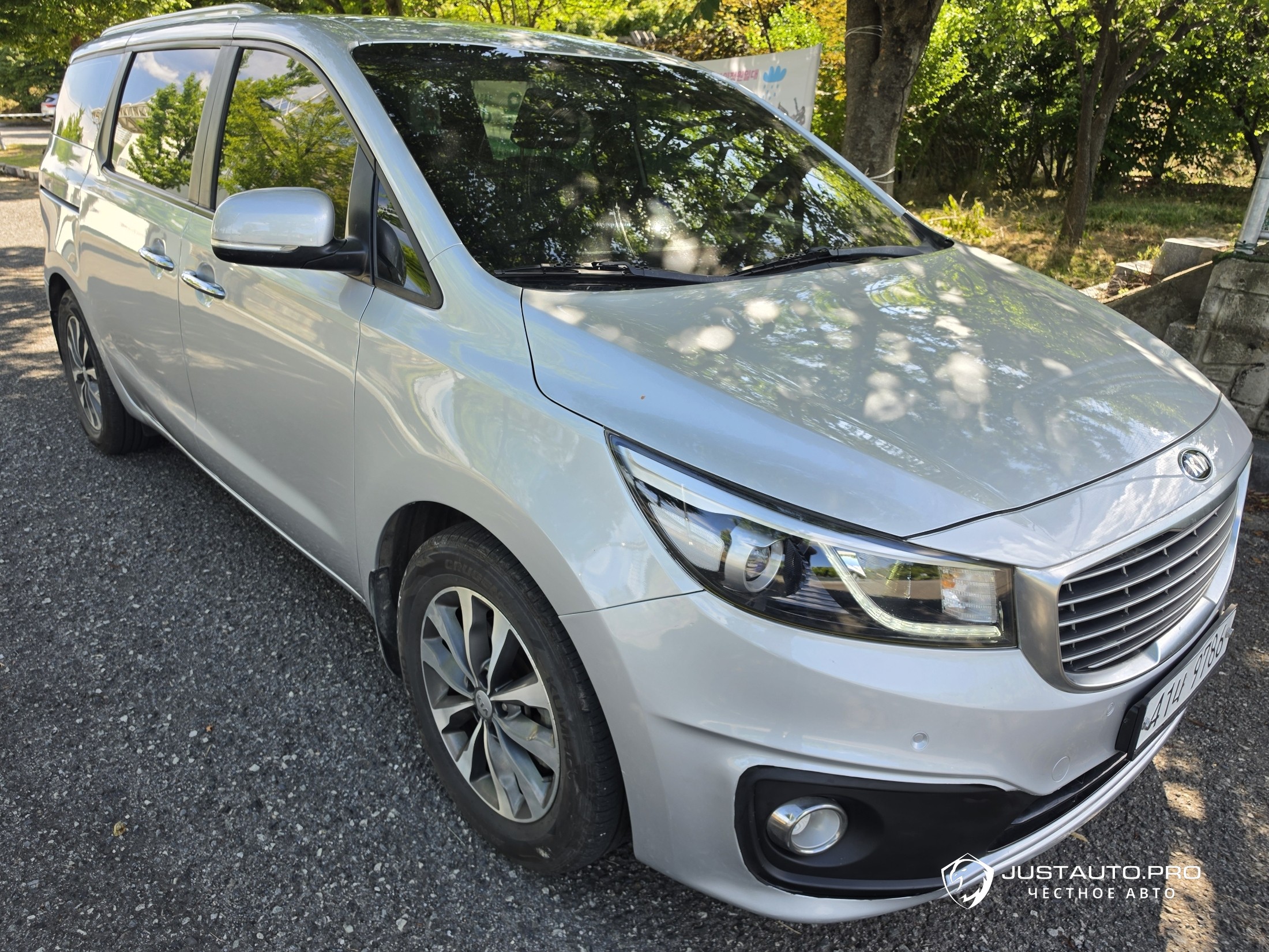 Автомобиль Kia Canival