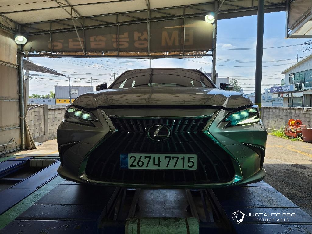 Автомобиль Lexus ES