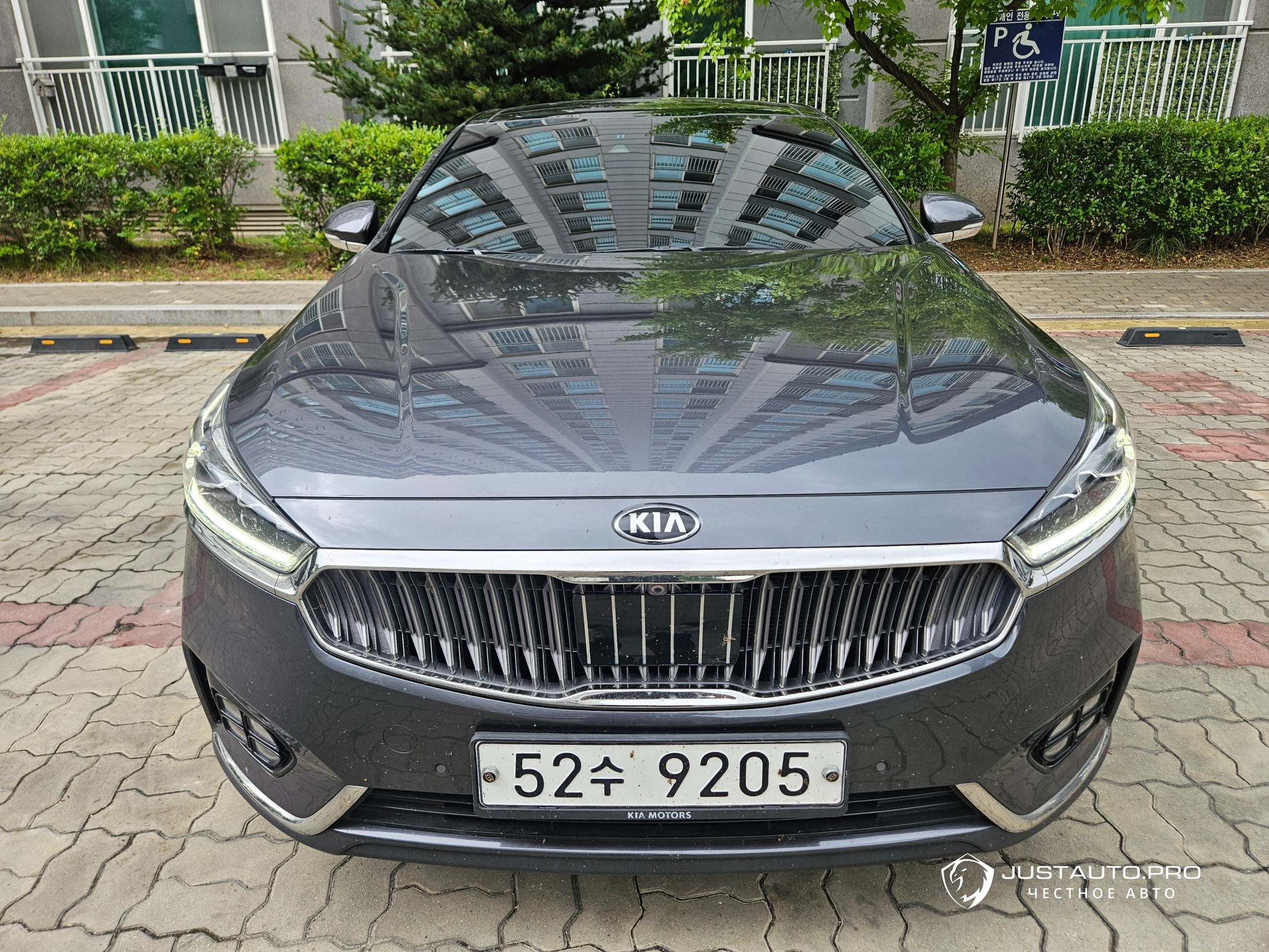 Автомобиль Kia K7