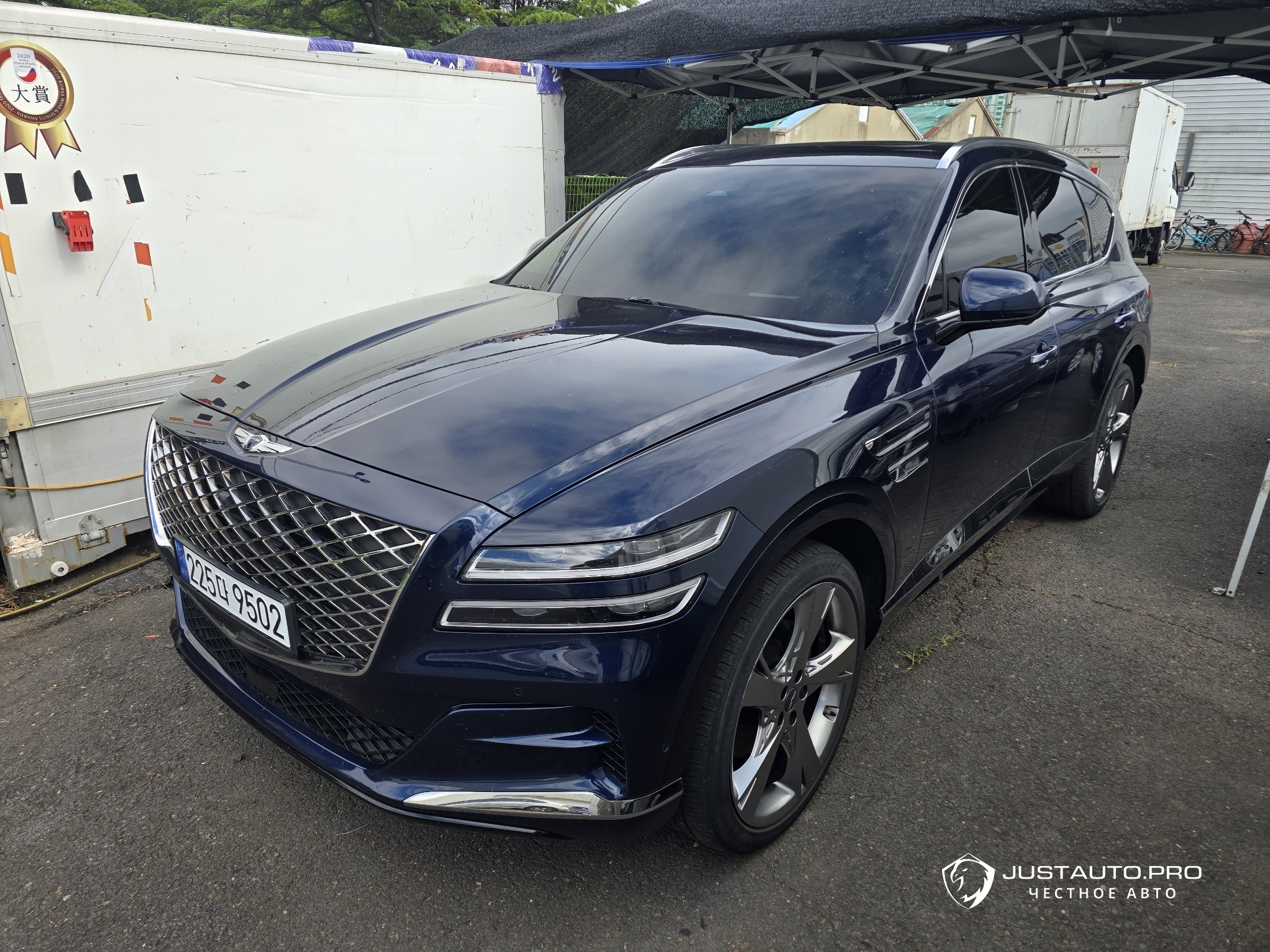 Автомобиль Genesis GV80