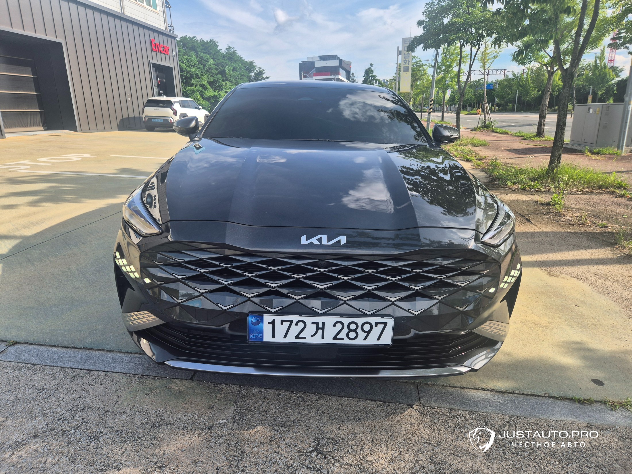 Автомобиль Kia K8