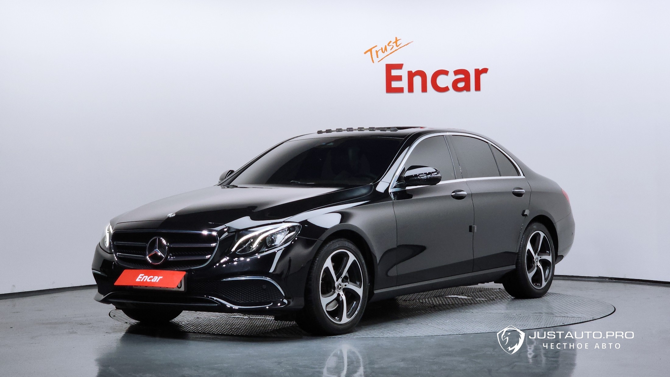 Автомобиль Mercedes-Benz E-Class