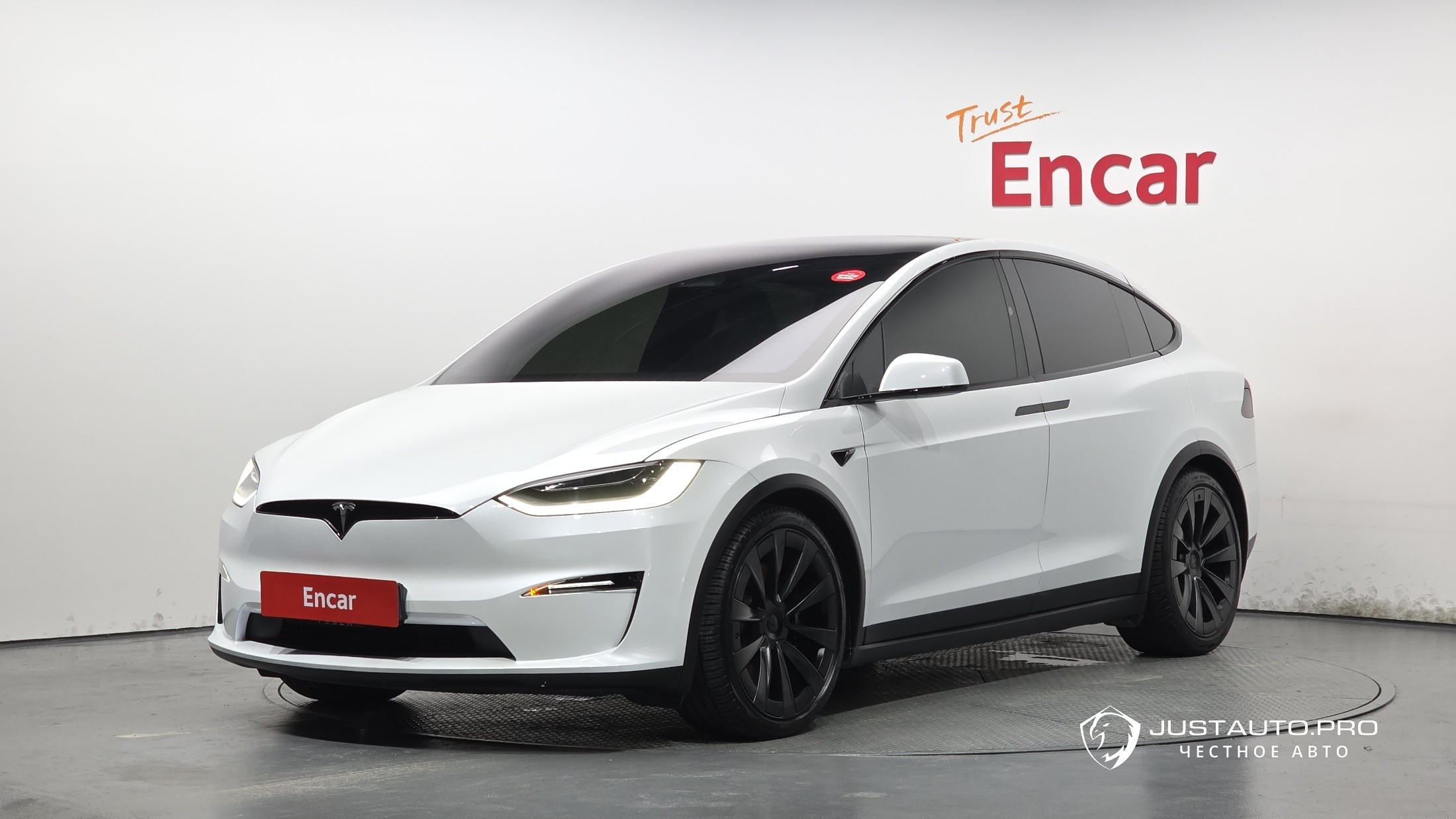 Автомобиль Tesla Model X