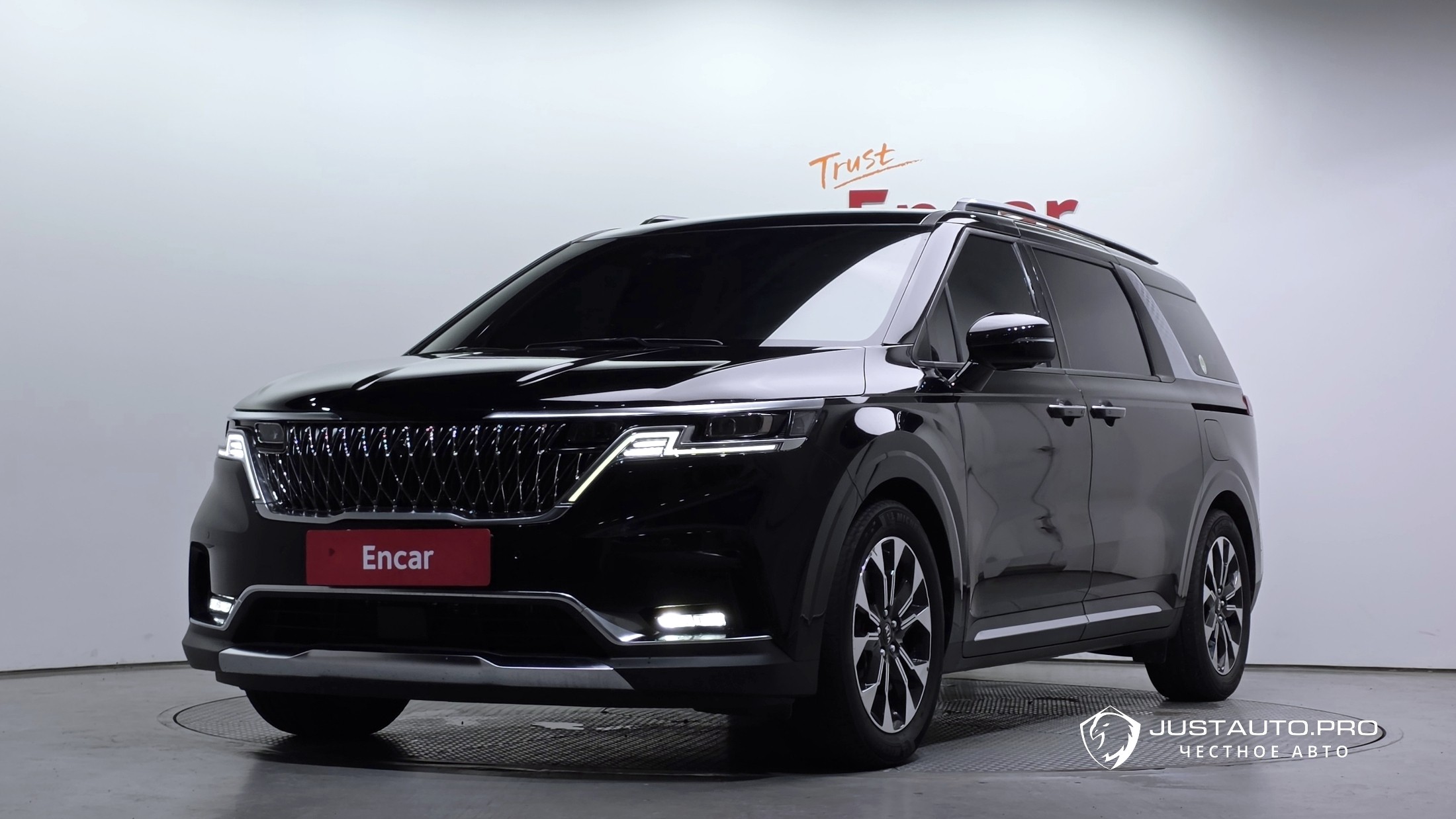 Автомобиль Kia Canival