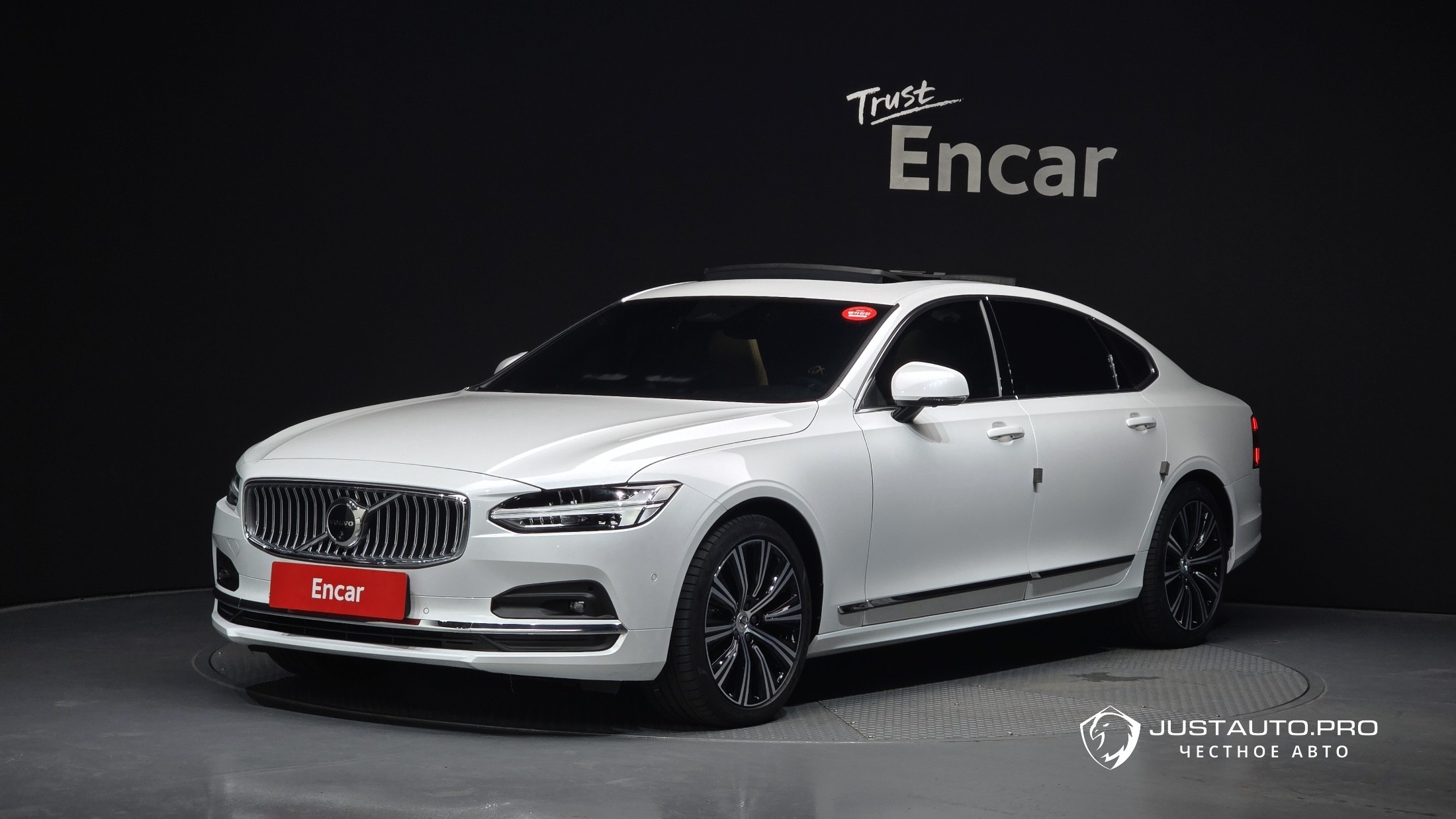 Автомобиль Volvo S90