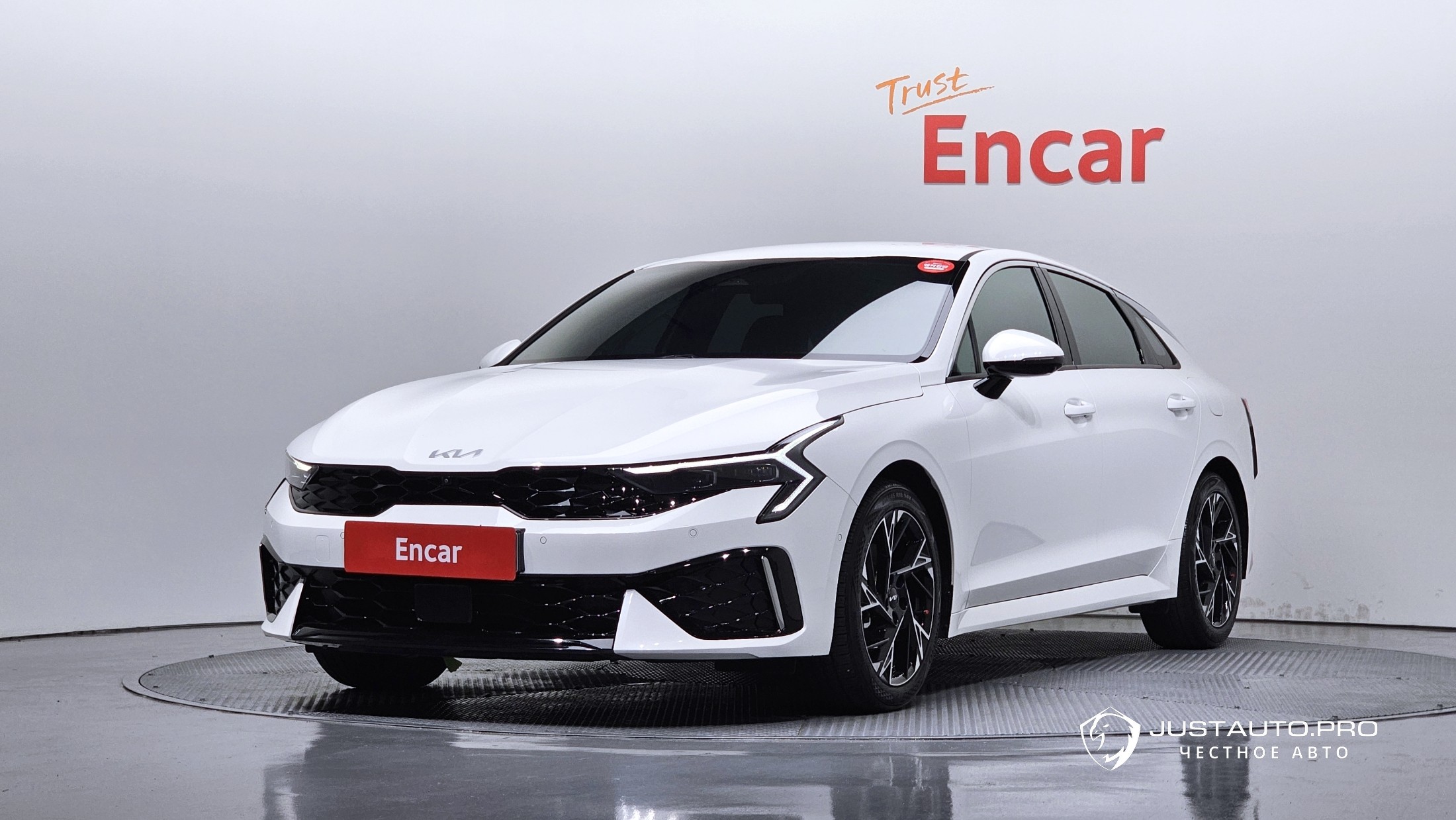 Автомобиль Kia K5