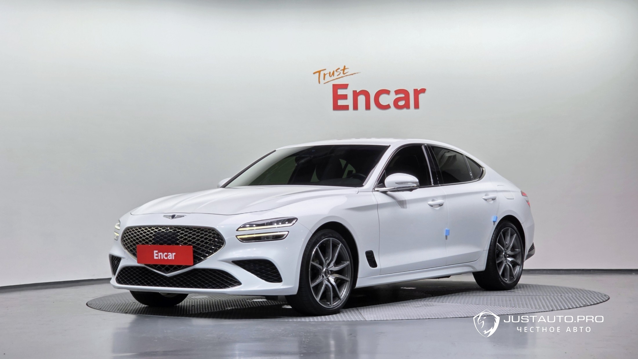 Автомобиль Genesis G70