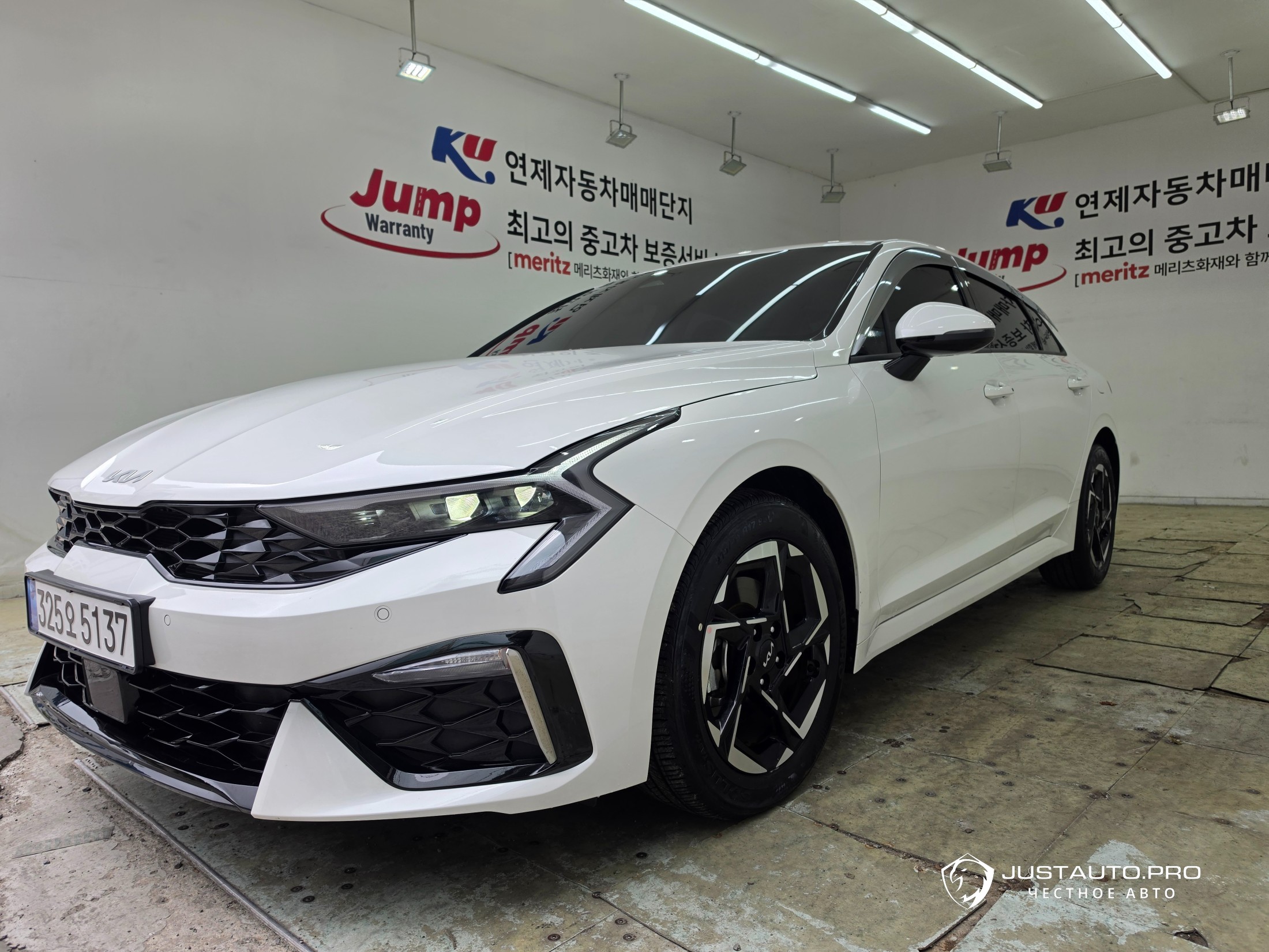 Автомобиль Kia K5