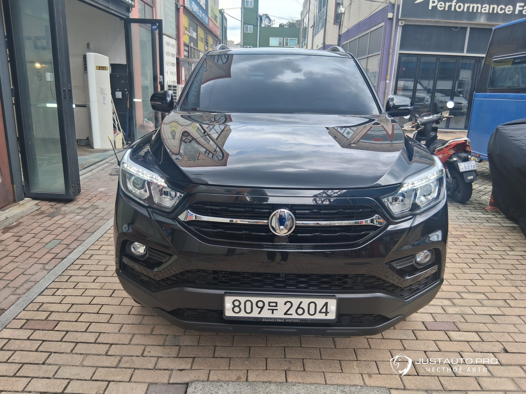 Автомобиль KG_Mobility_Ssangyong Rexton