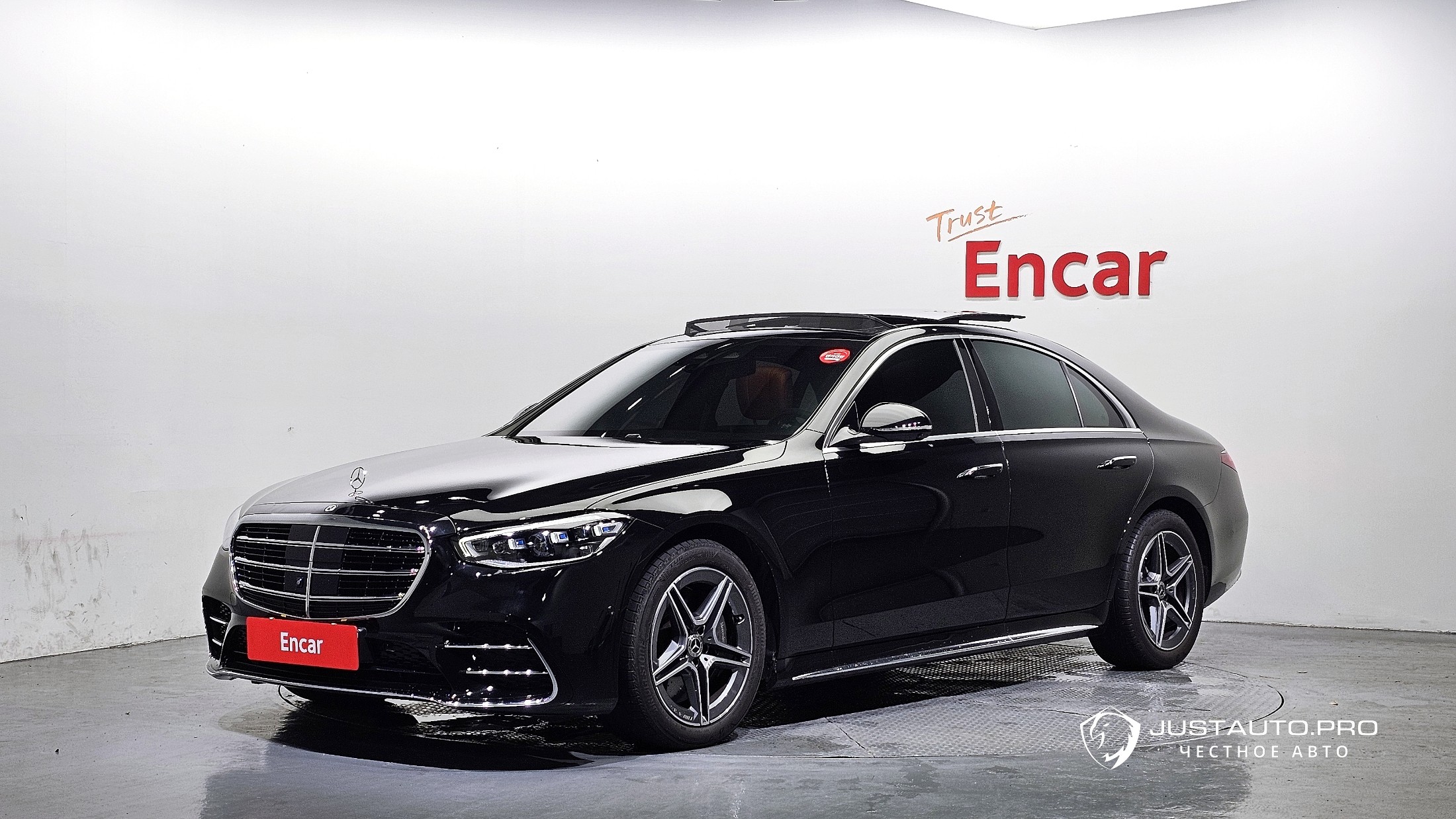 Автомобиль Mercedes-Benz S-Class