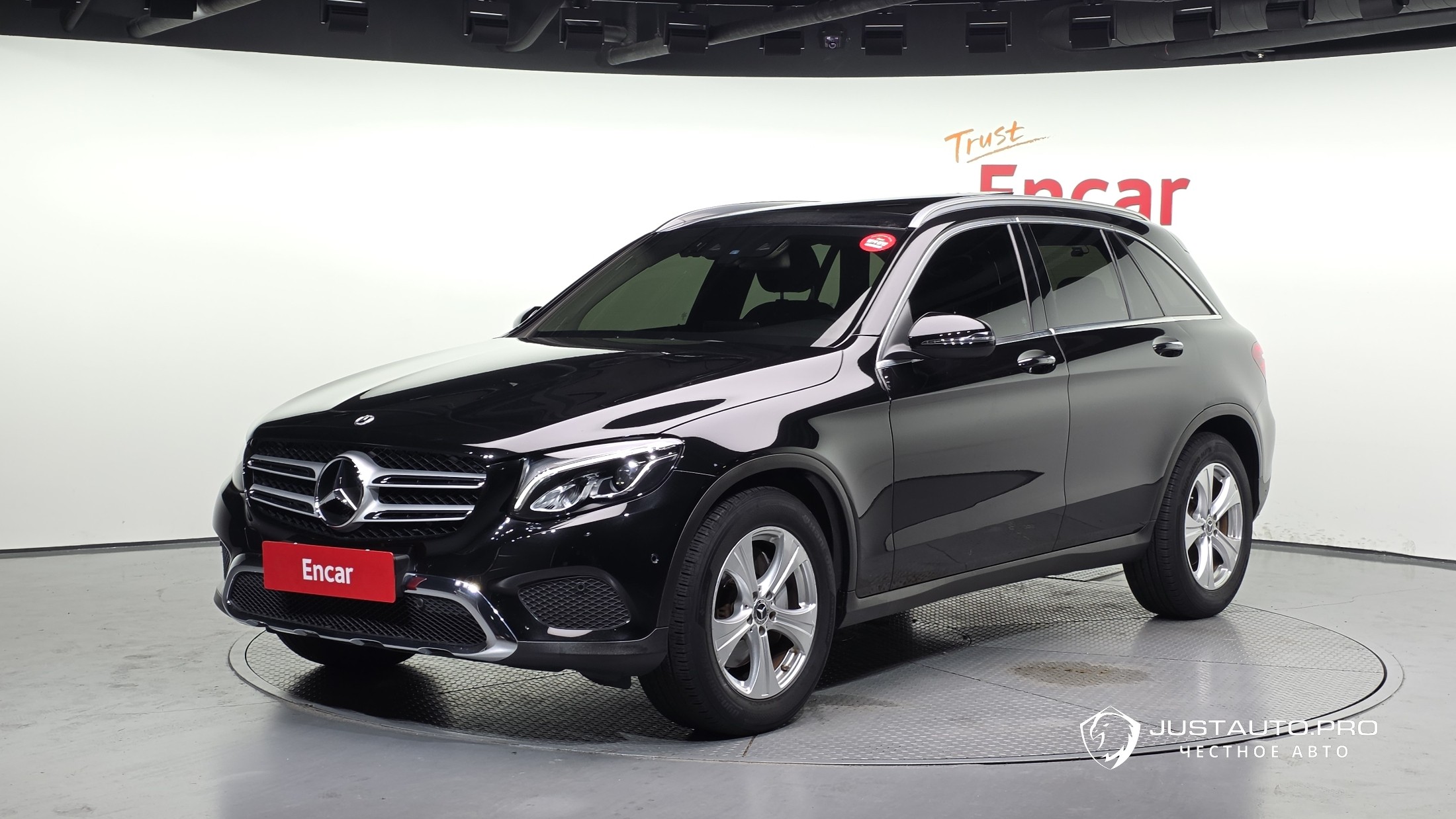 Автомобиль Mercedes-Benz GLC-Class