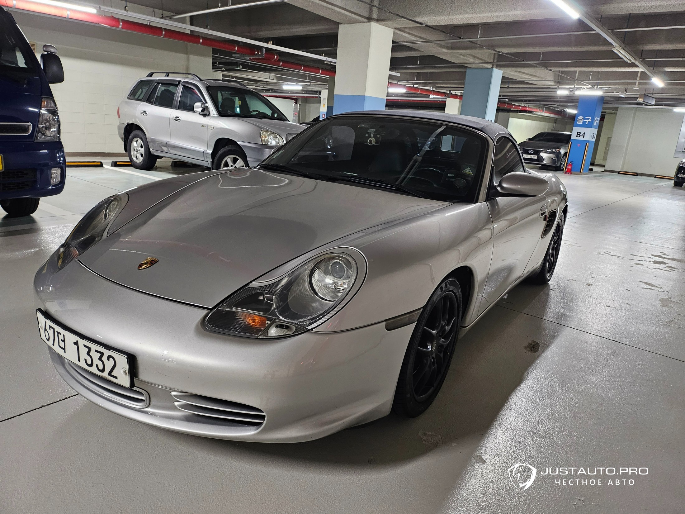 Автомобиль Porsche Boxster