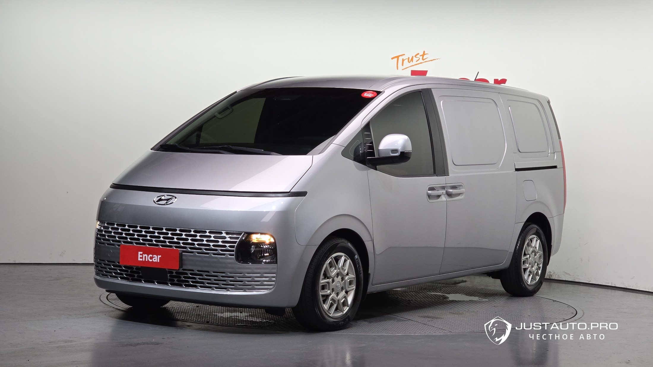 Автомобиль Hyundai Staria