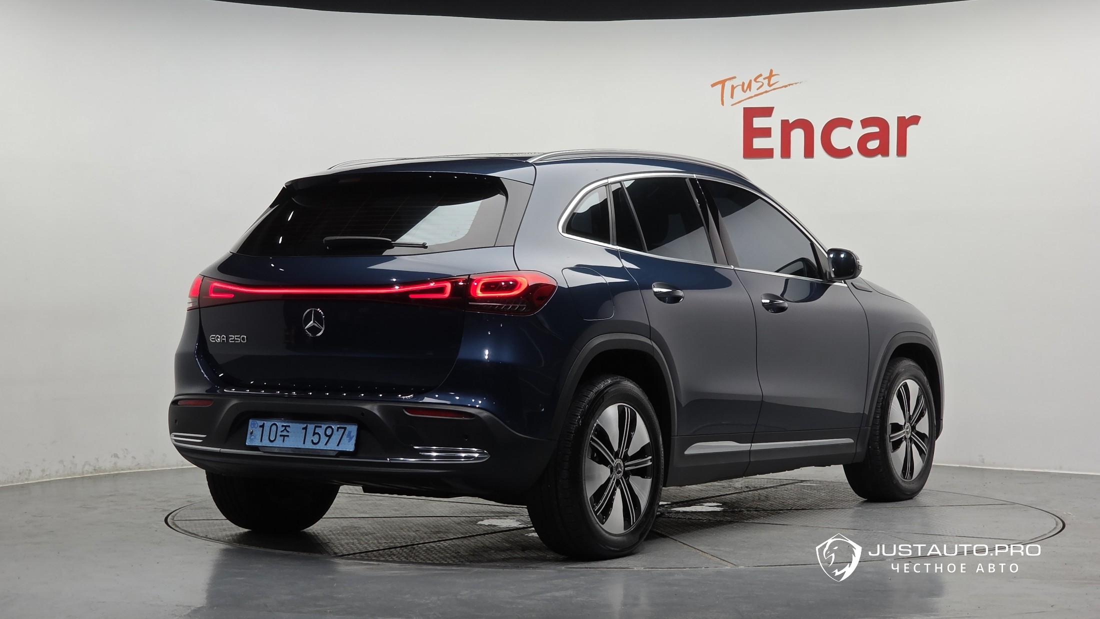 Автомобиль Mercedes-Benz EQA