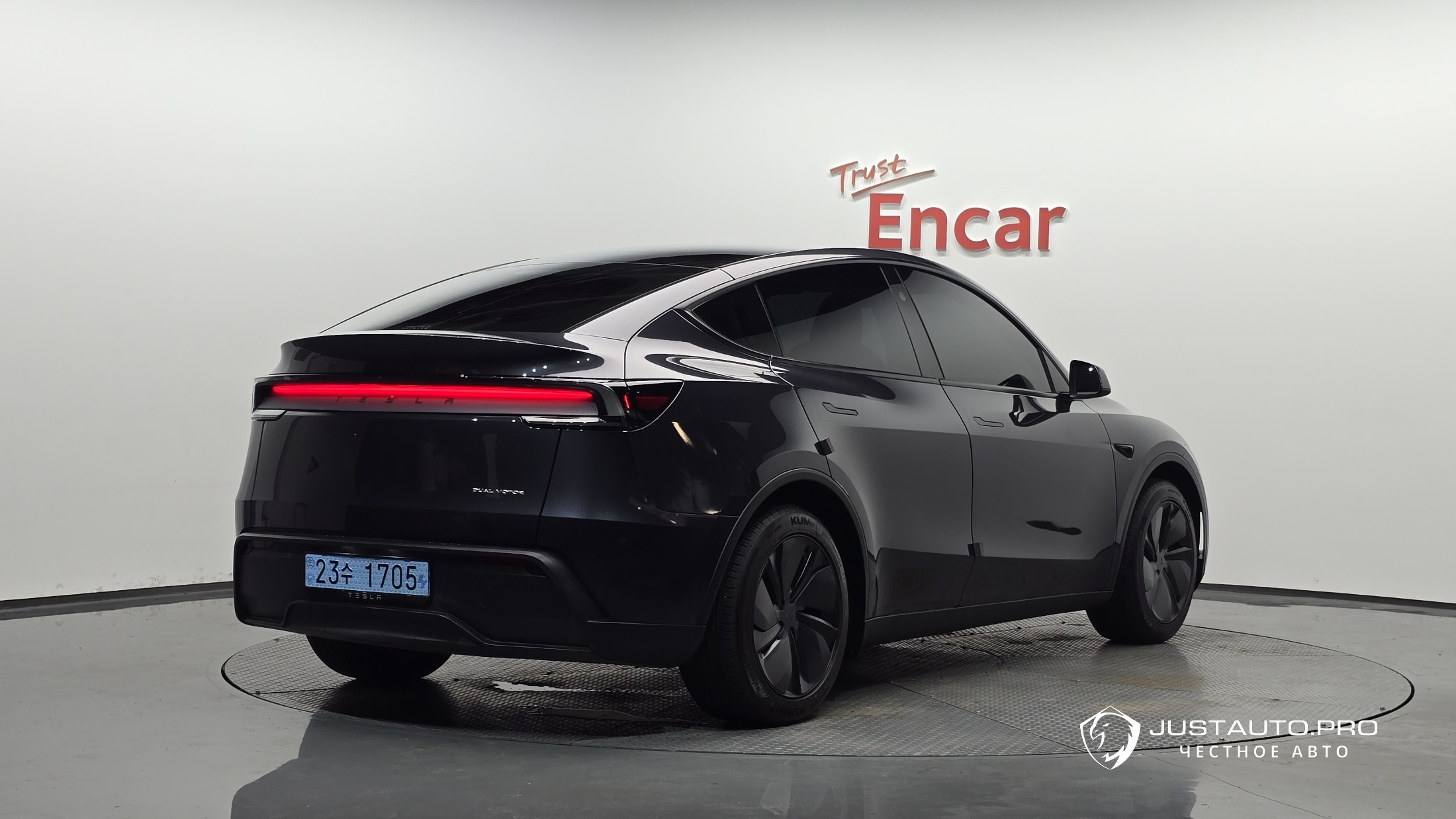 Автомобиль Tesla Model Y