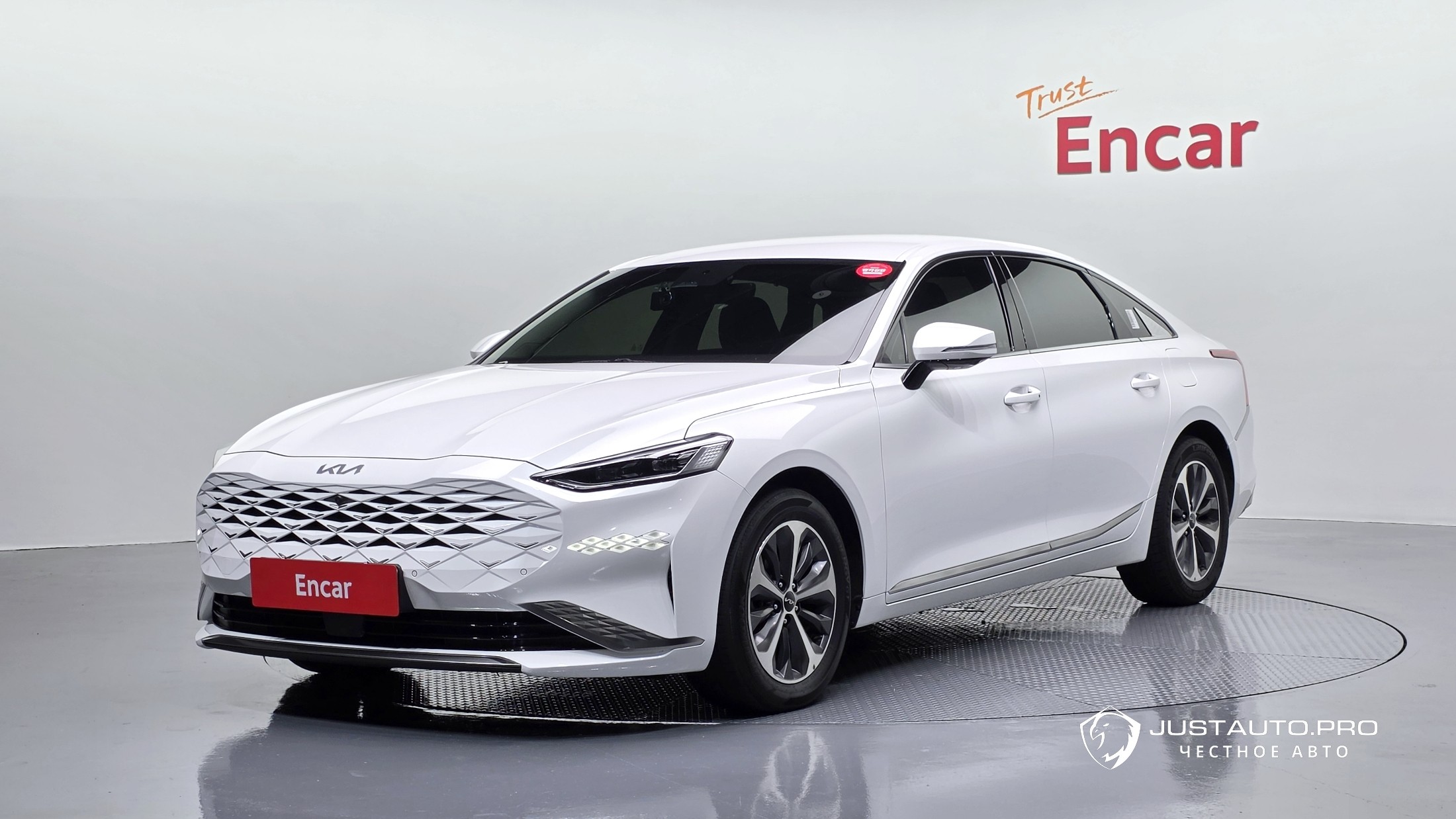 Автомобиль Kia K8