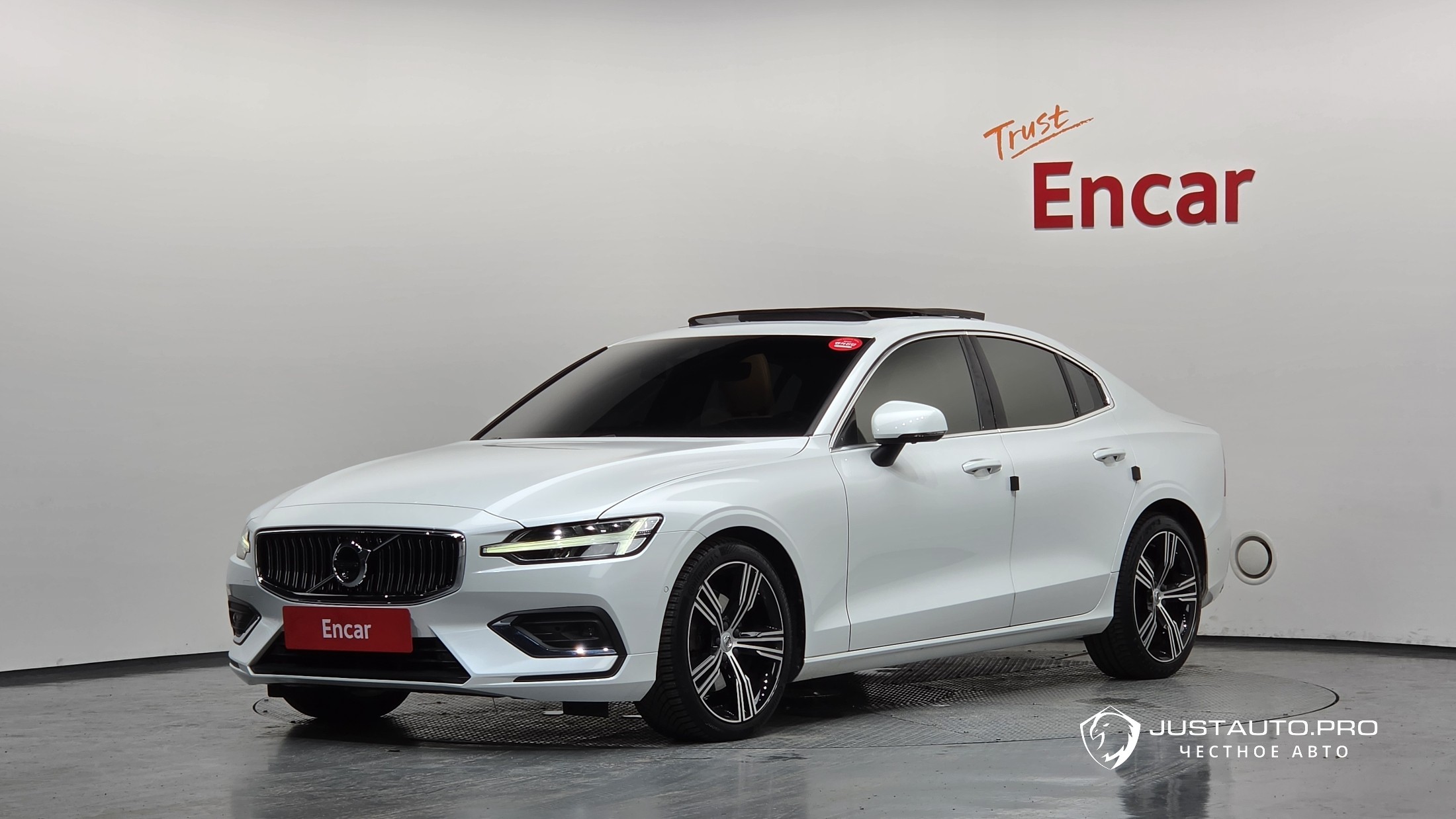 Автомобиль Volvo S60