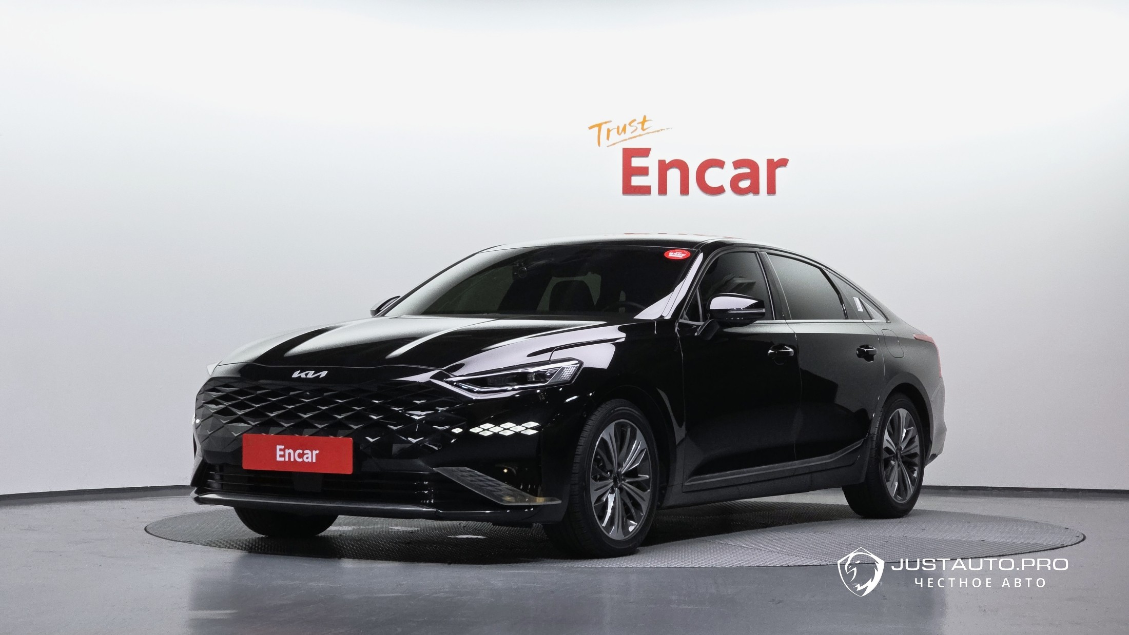 Автомобиль Kia K8
