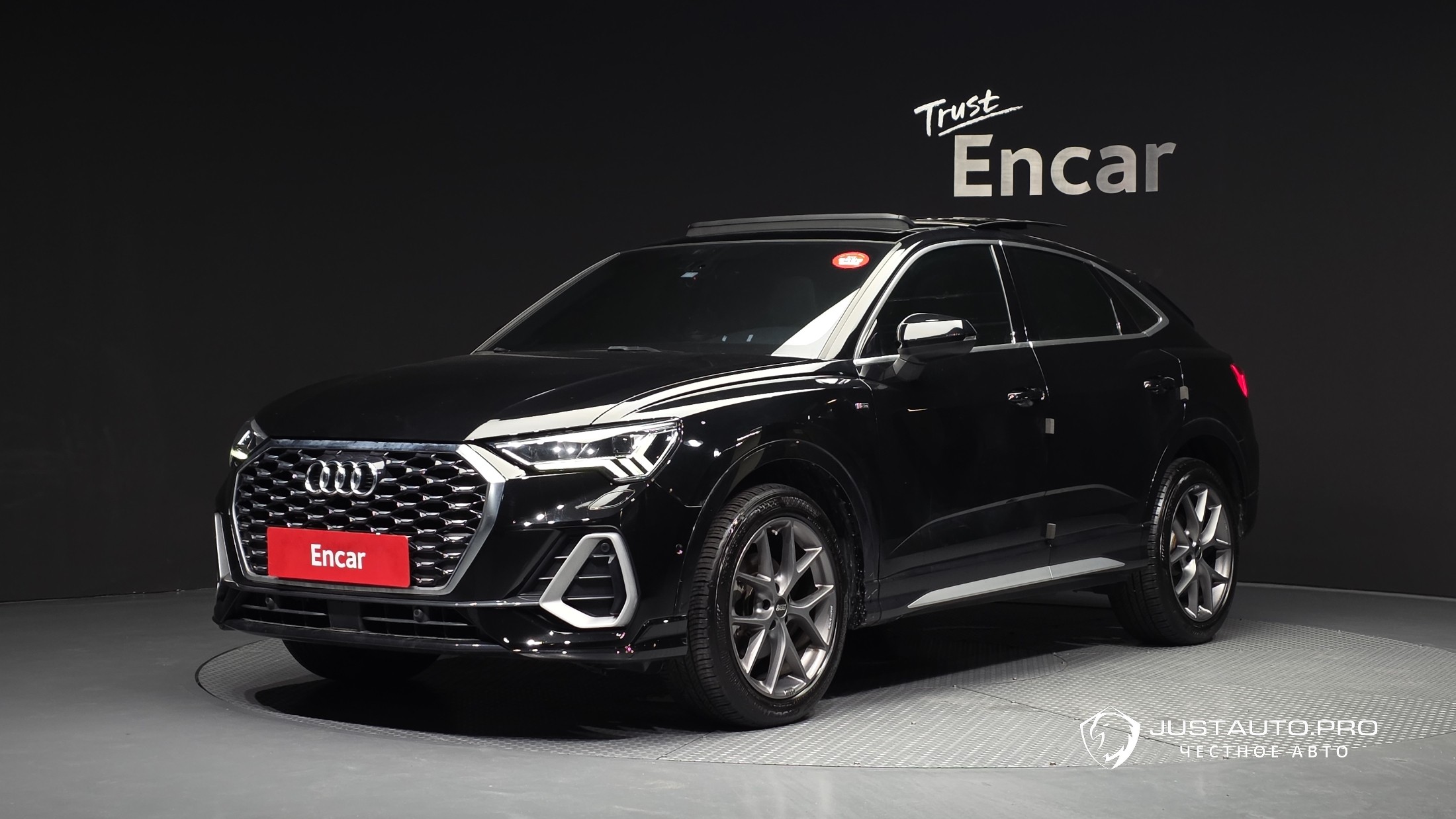 Автомобиль Audi Q3