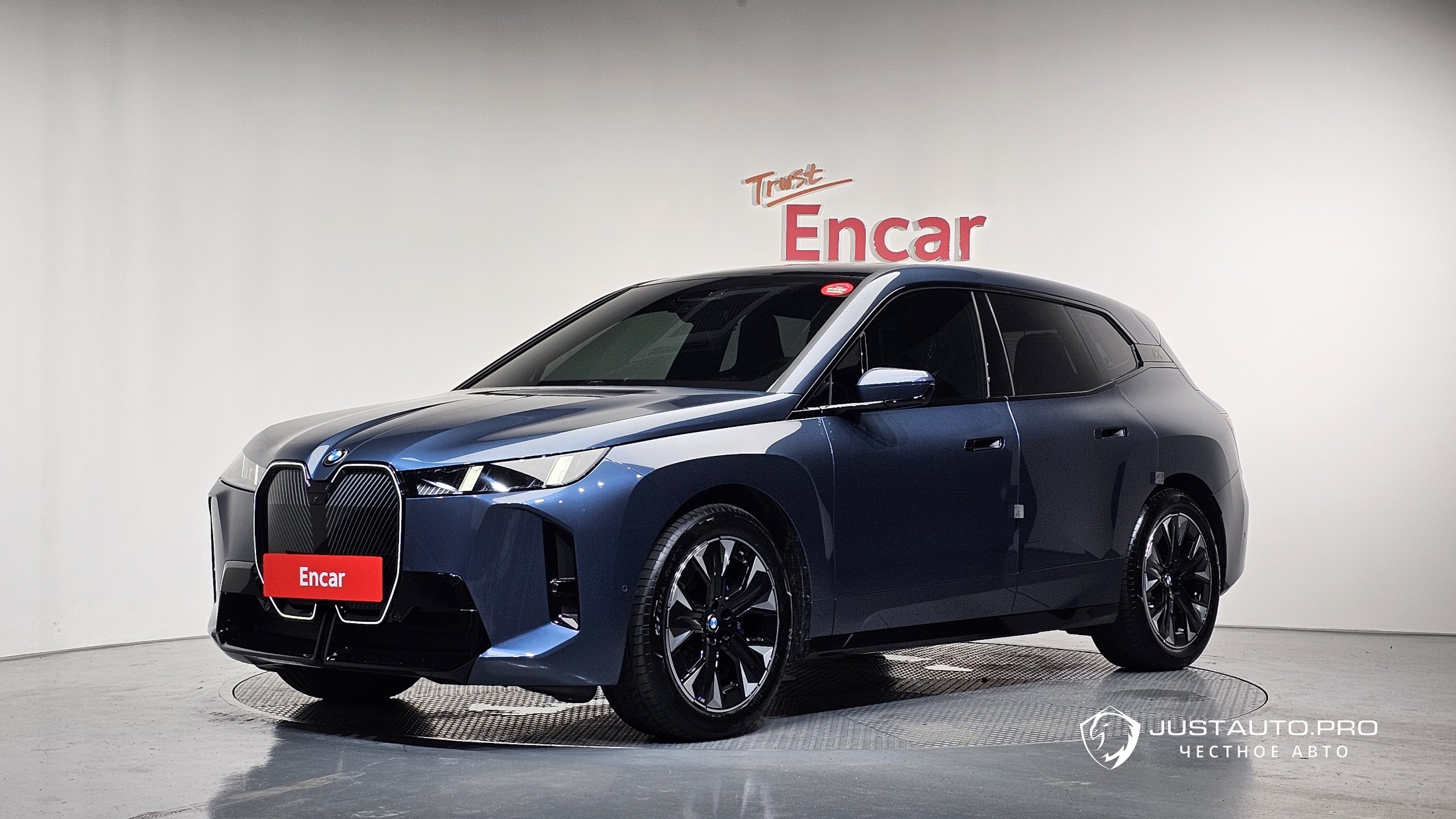 Автомобиль BMW iX