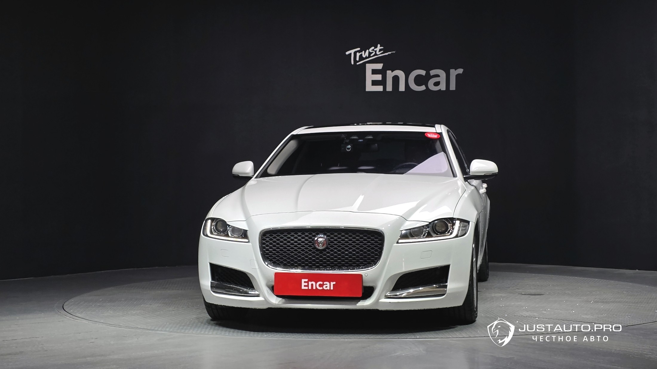 Автомобиль Jaguar XF