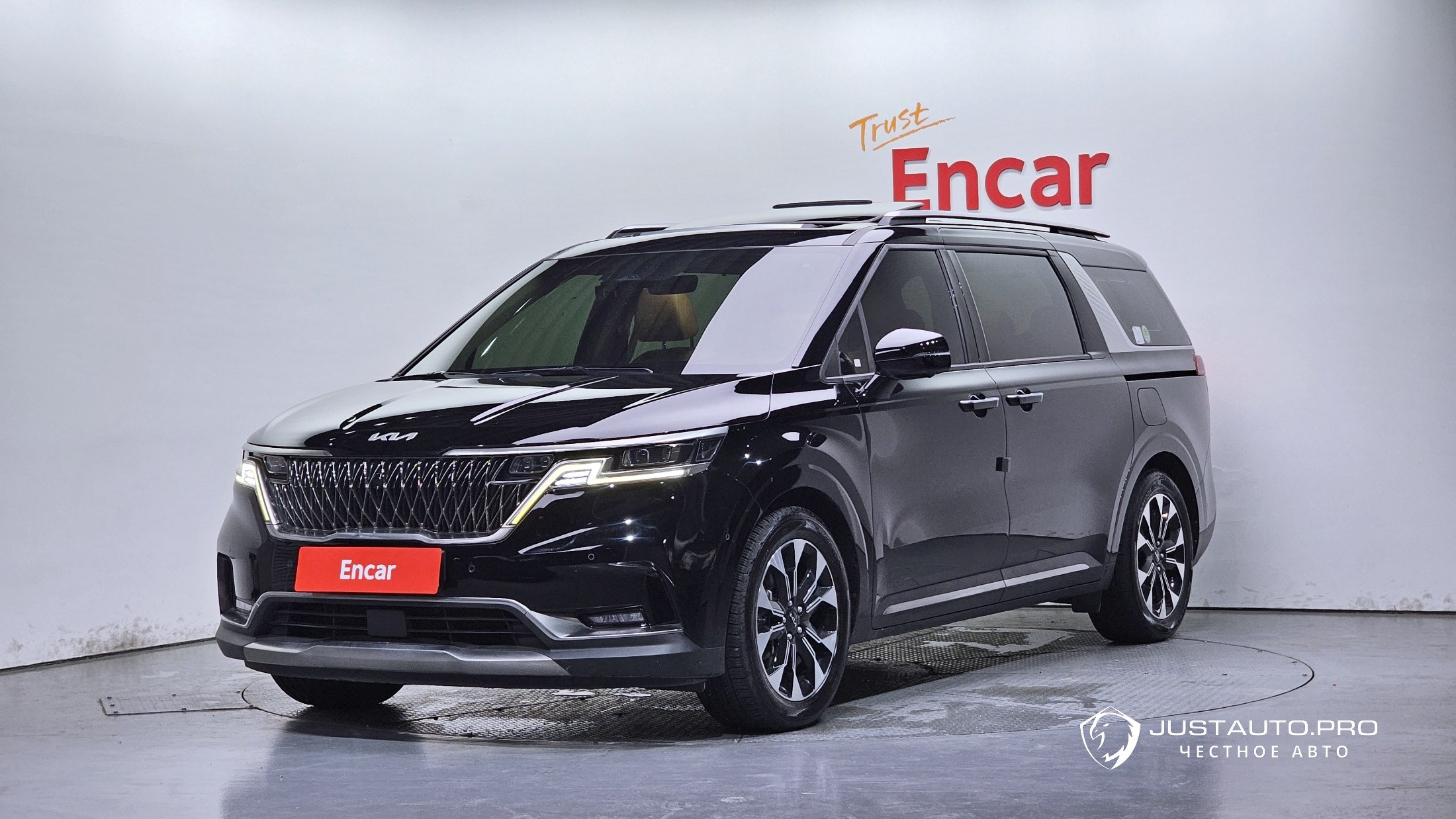 Автомобиль Kia Canival