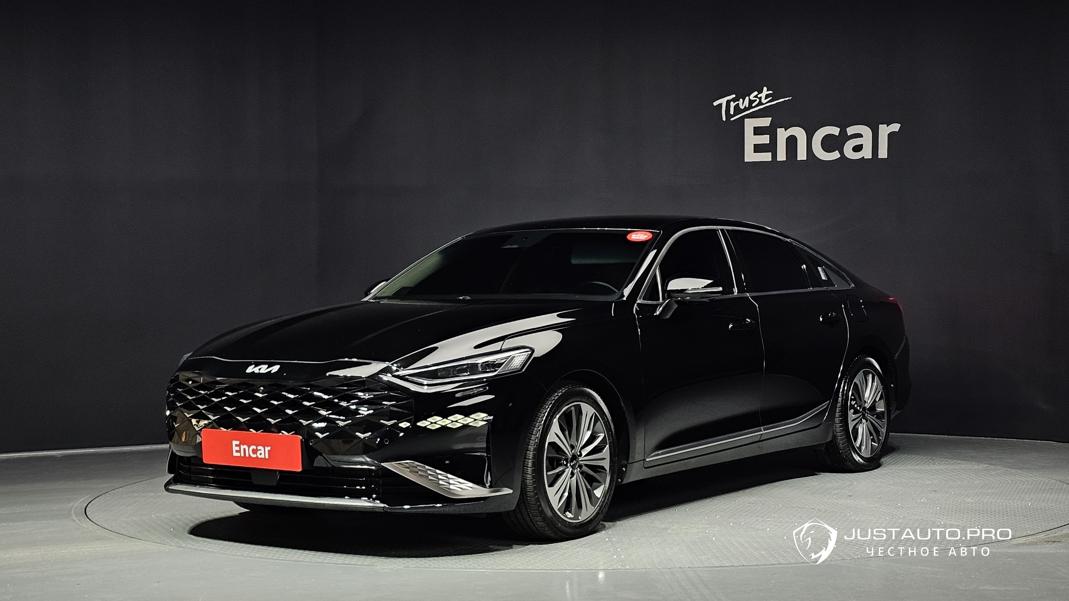 Автомобиль Kia K8