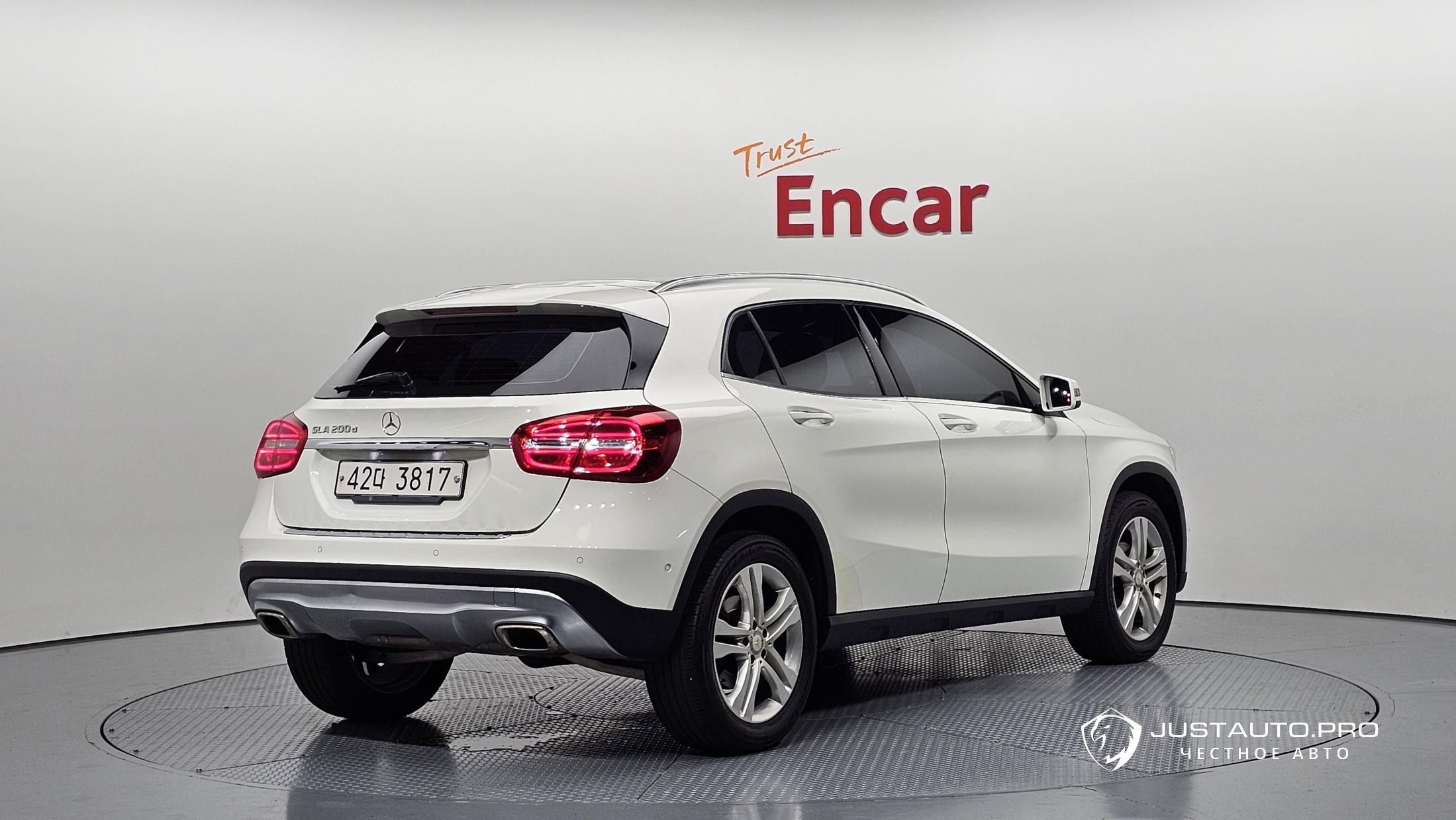 Автомобиль Mercedes-Benz GLA-Class