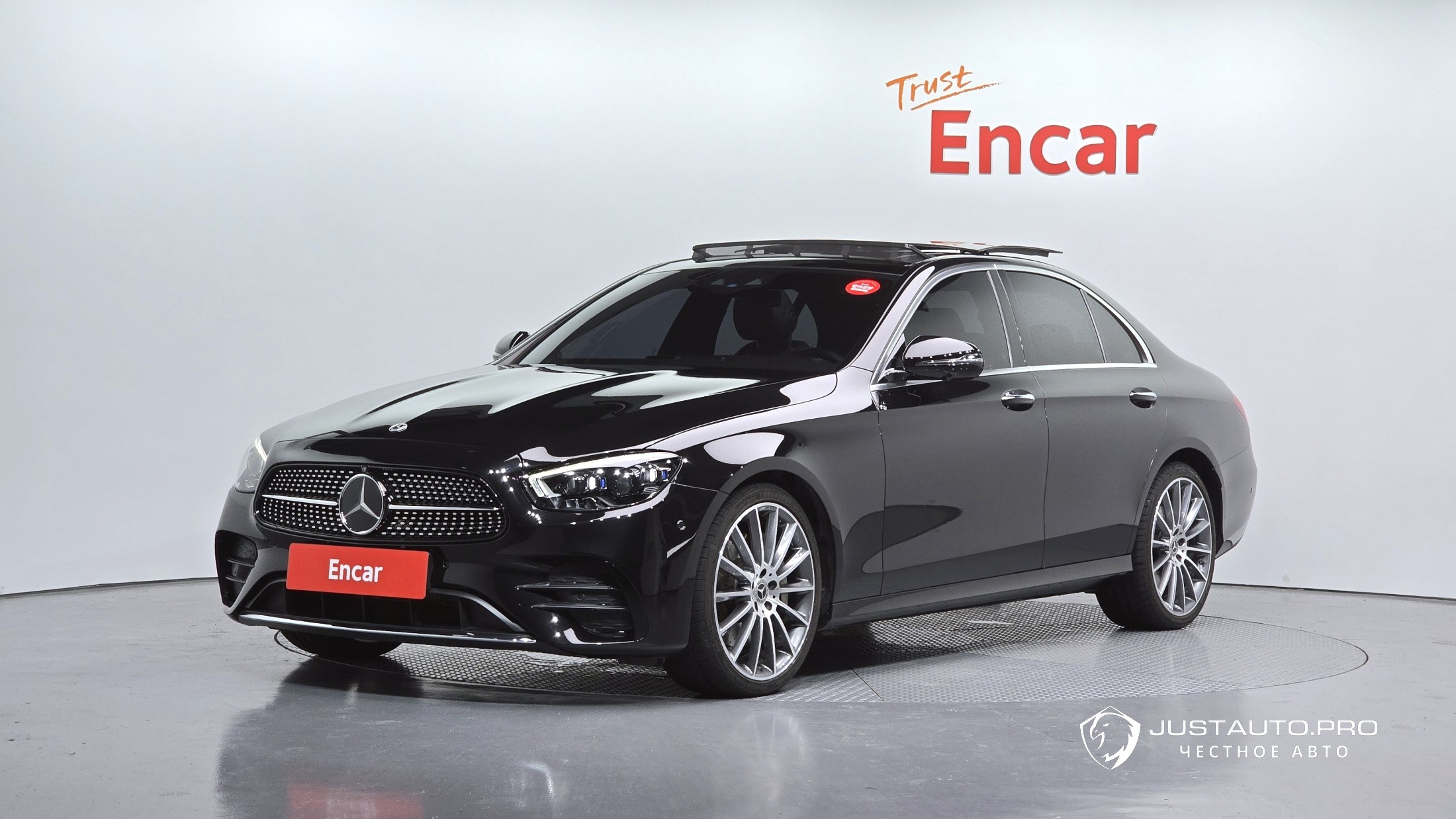 Автомобиль Mercedes-Benz E-Class