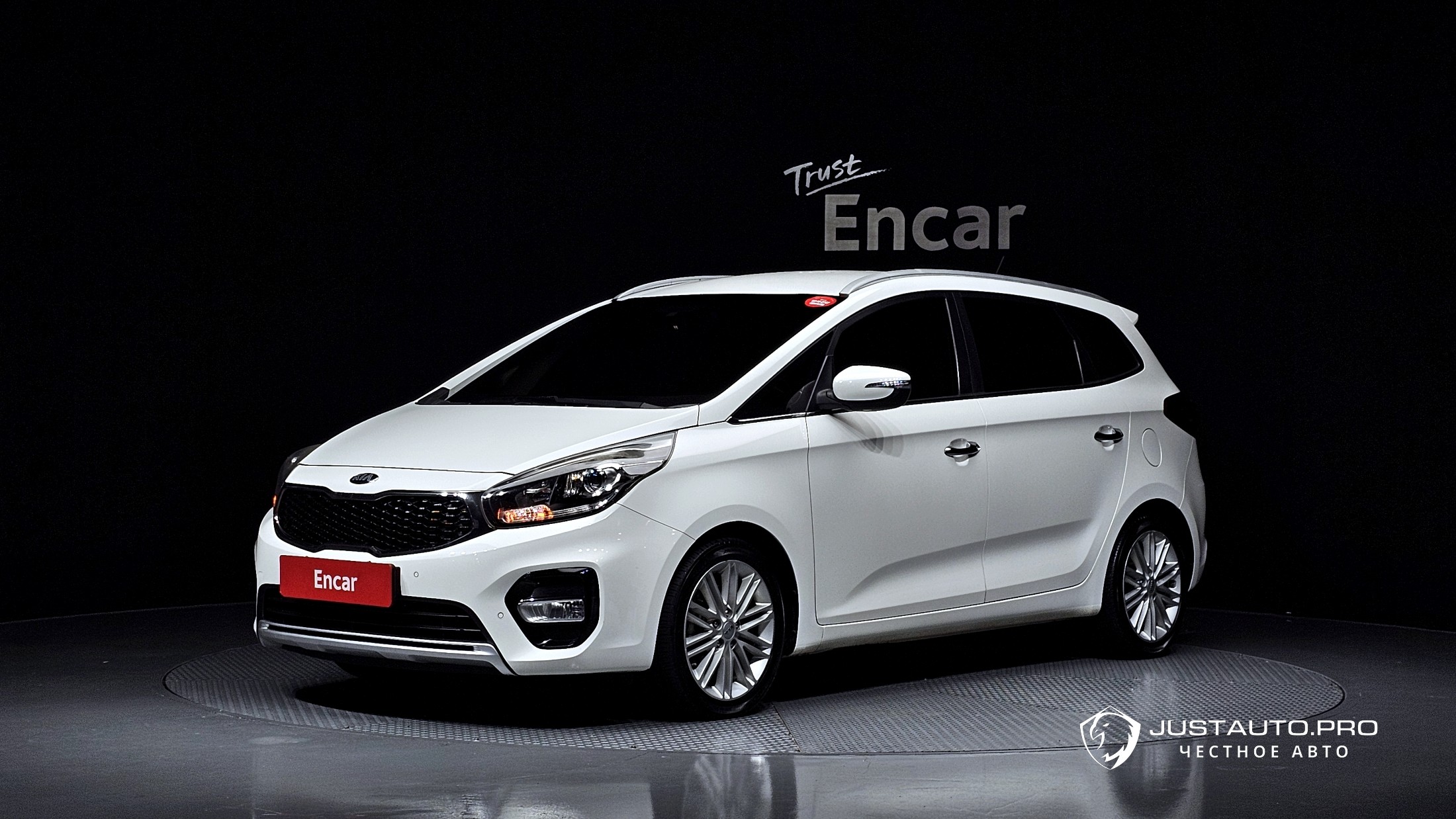 Автомобиль Kia Carens