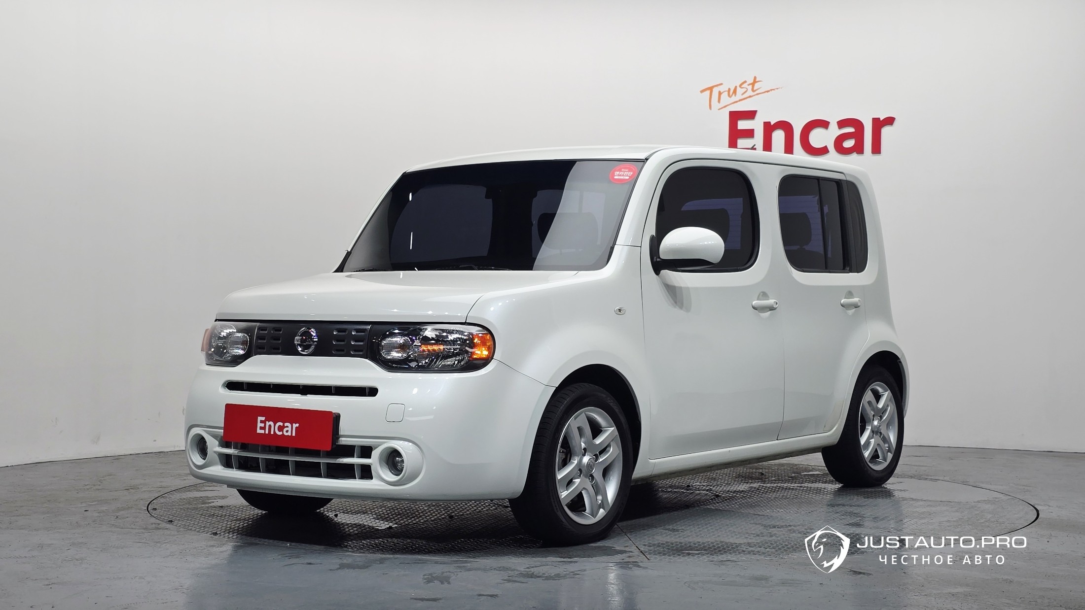 Автомобиль Nissan Cube