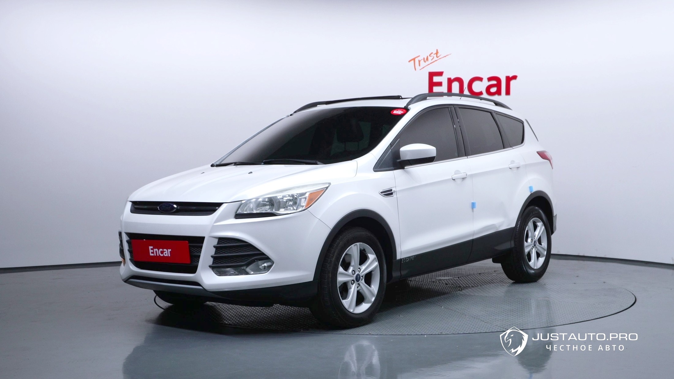 Автомобиль Ford Escape