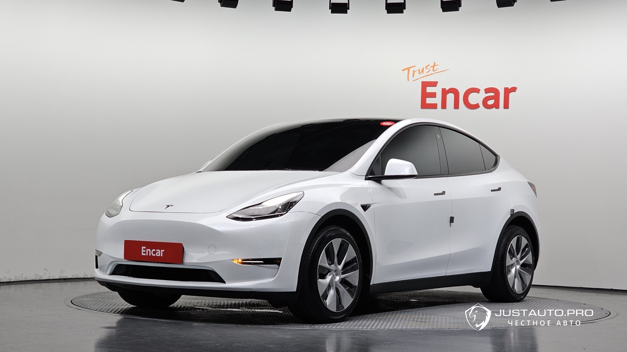 Автомобиль Tesla Model Y