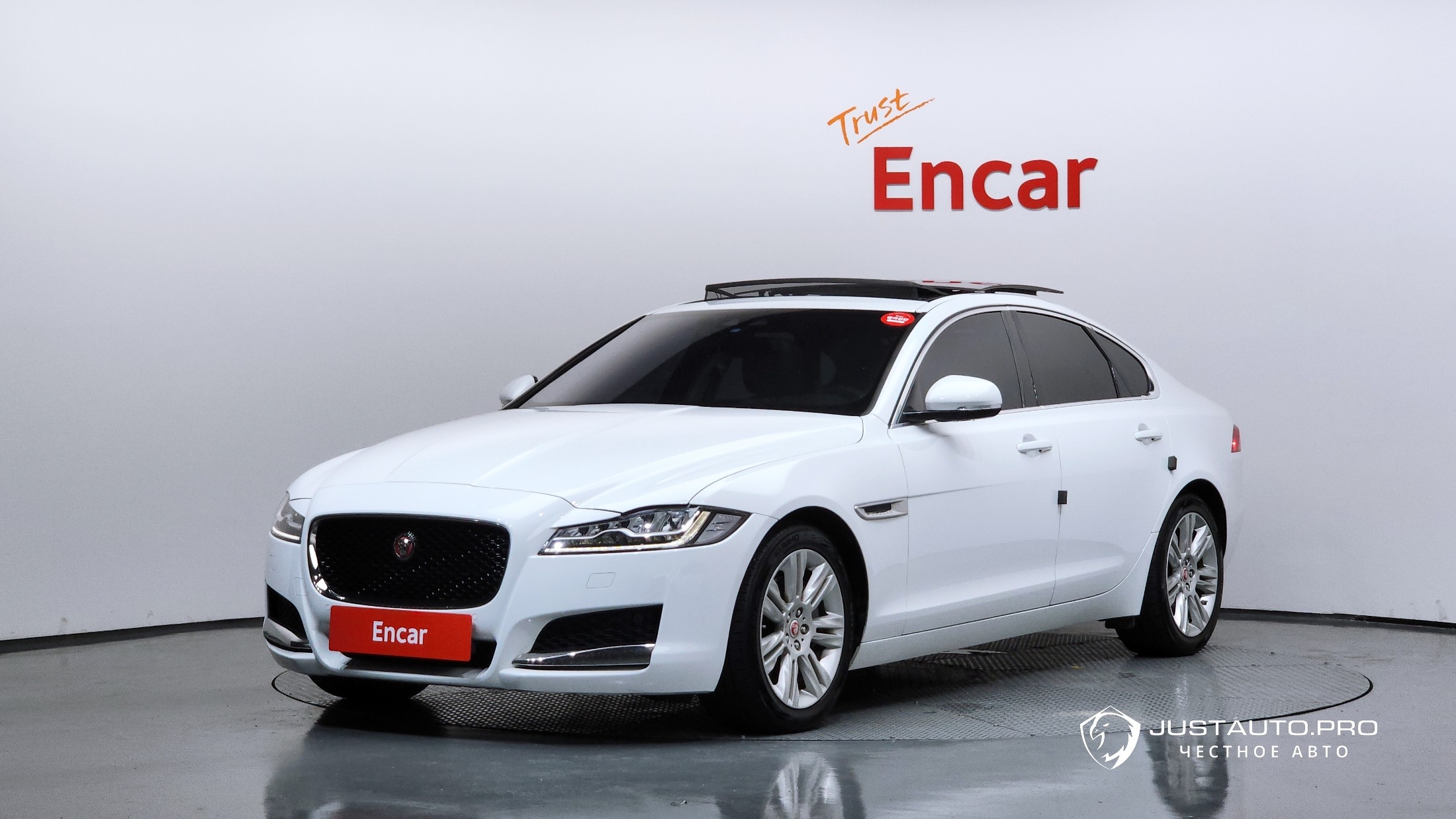 Автомобиль Jaguar XF