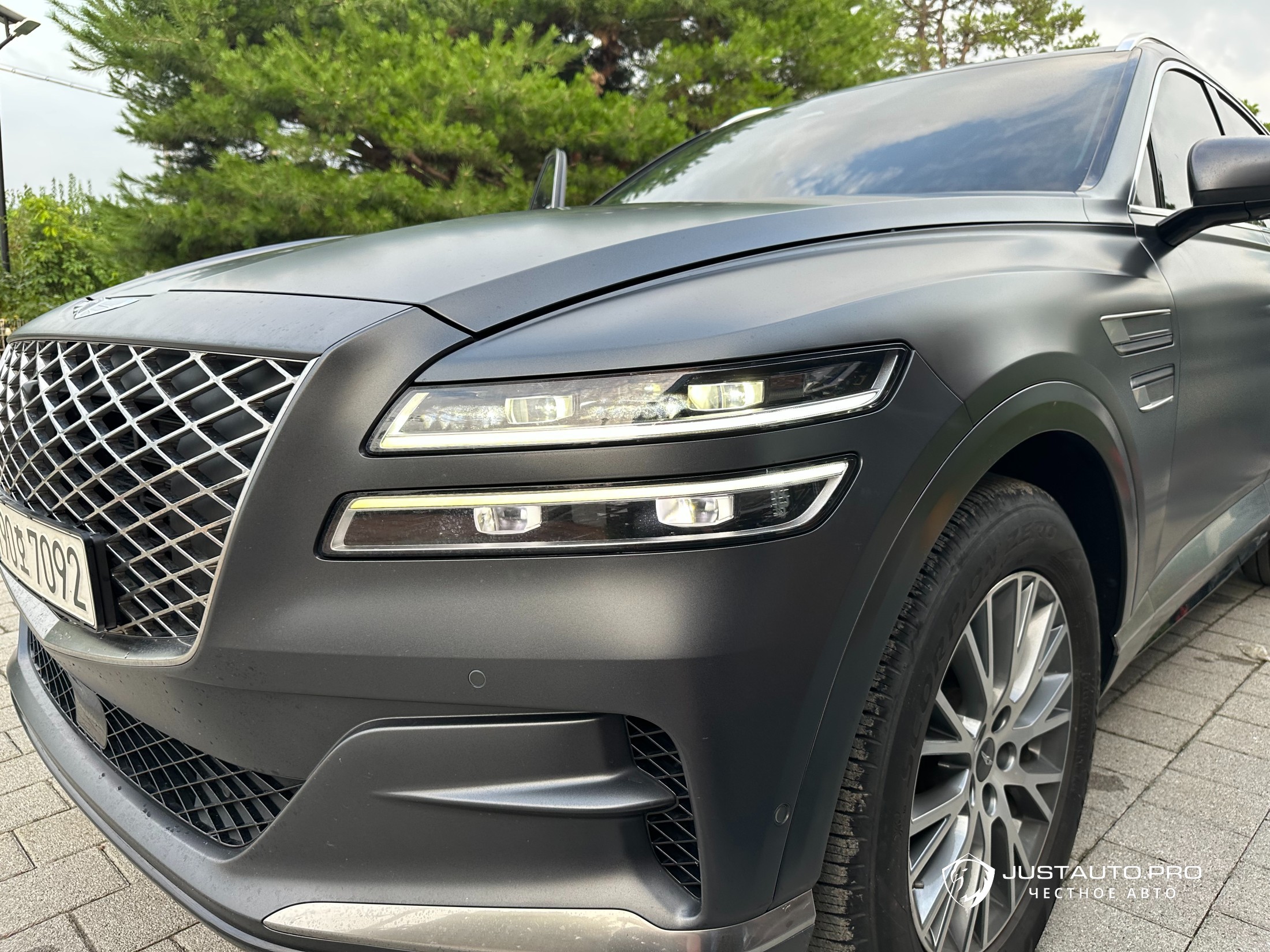 Автомобиль Genesis GV80