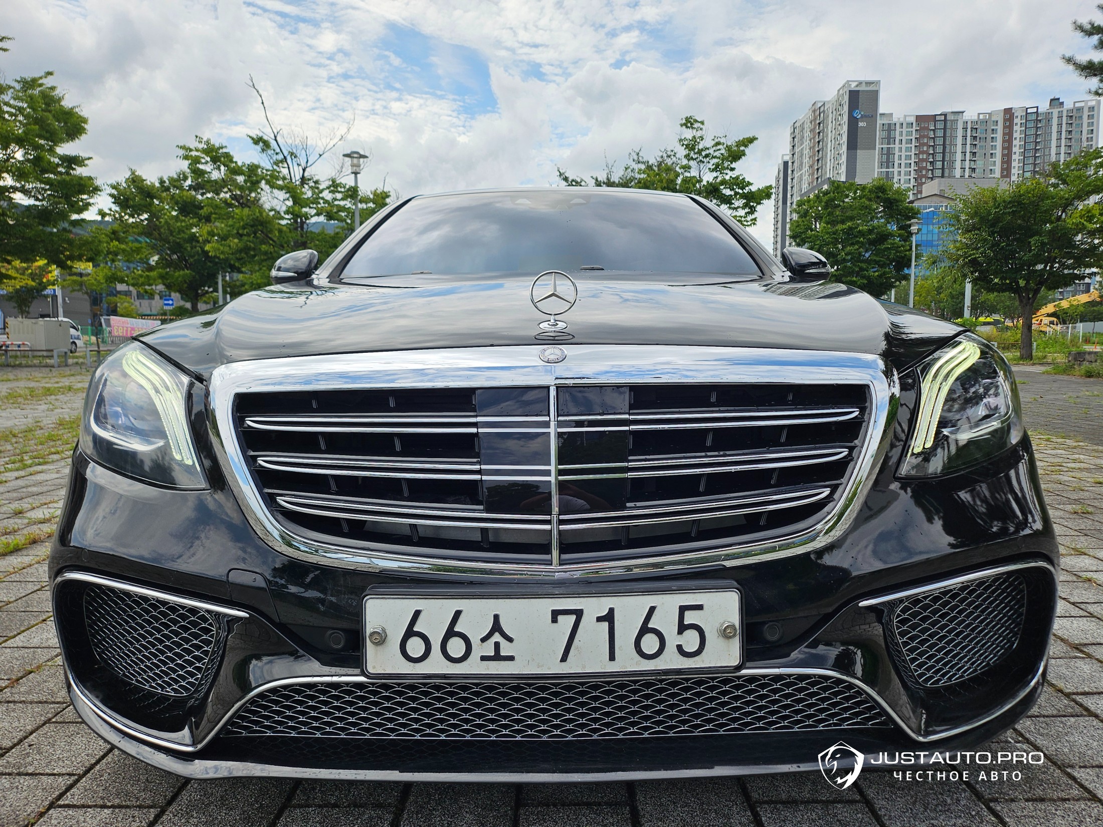 Автомобиль Mercedes-Benz S-Class