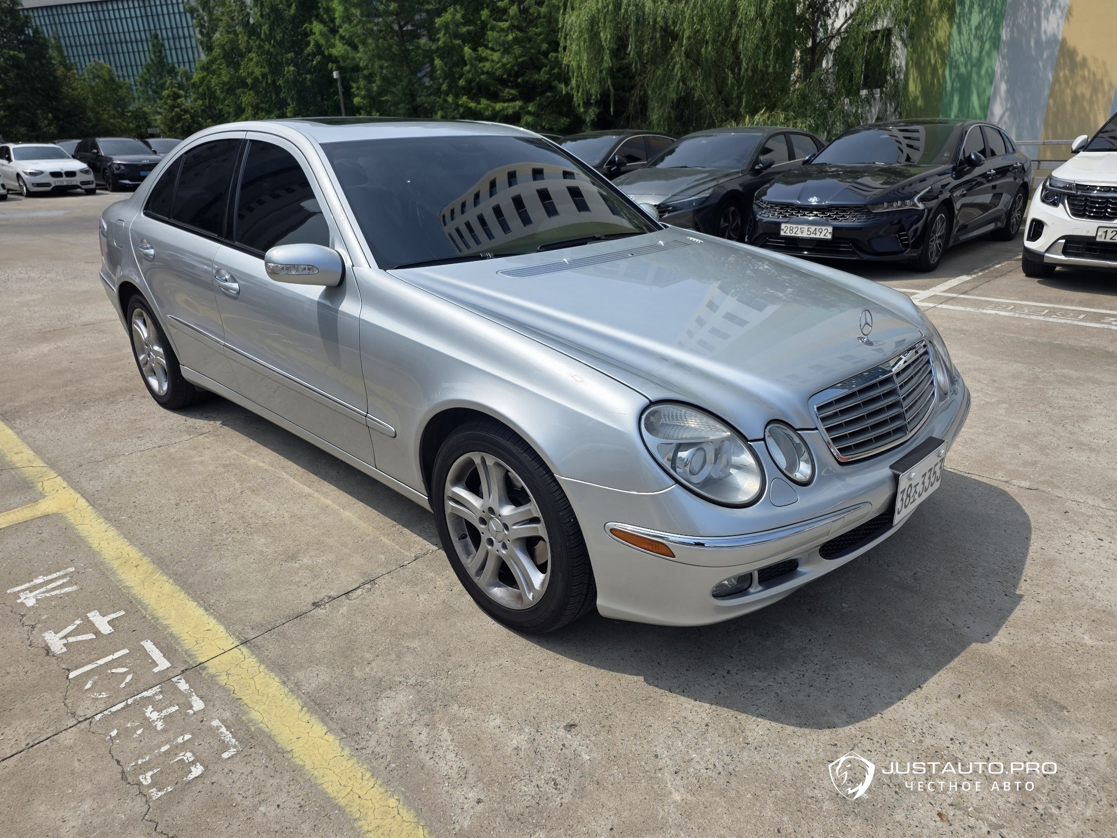 Автомобиль Mercedes-Benz E-Class