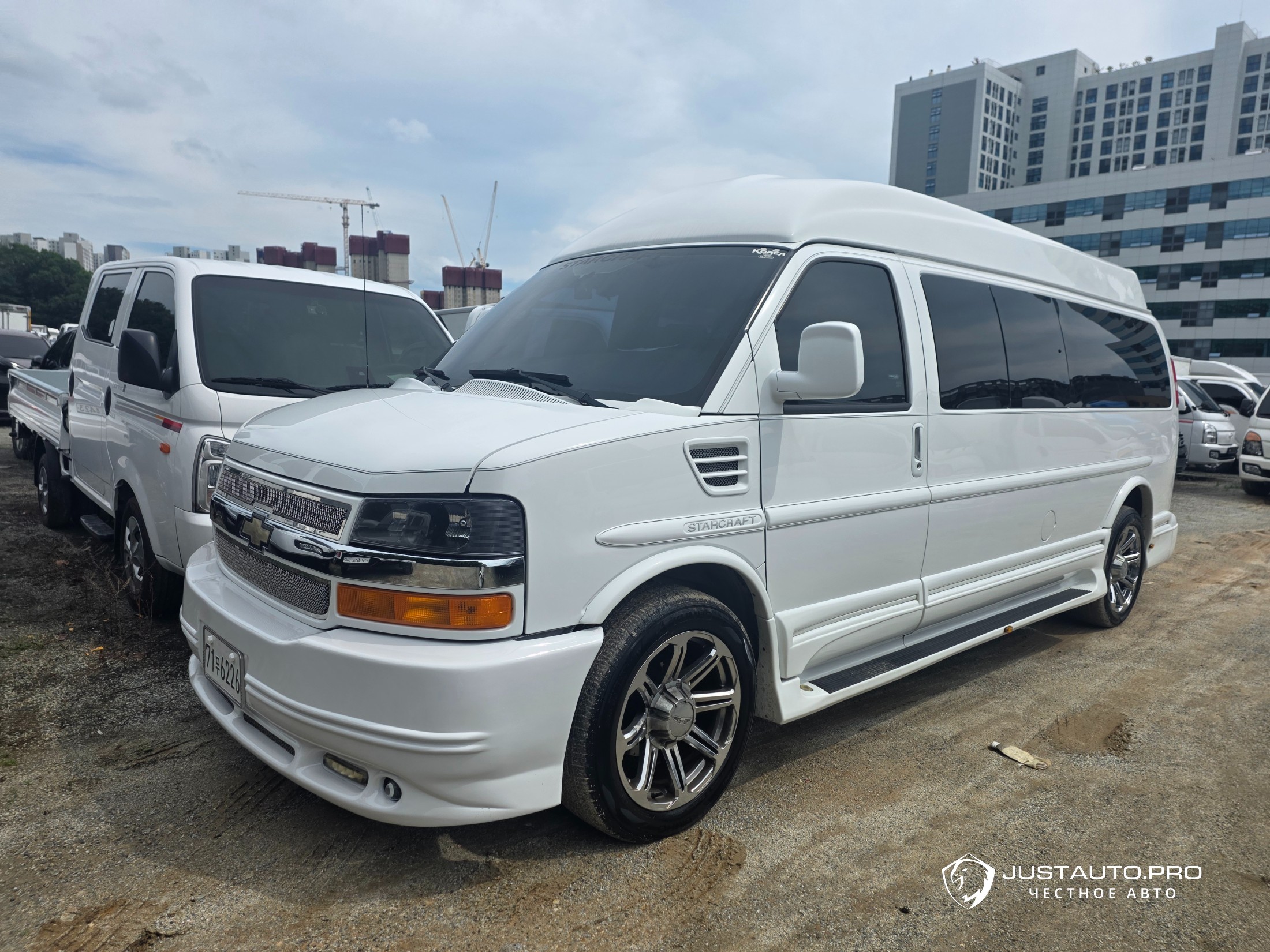 Автомобиль Chevrolet Express Van