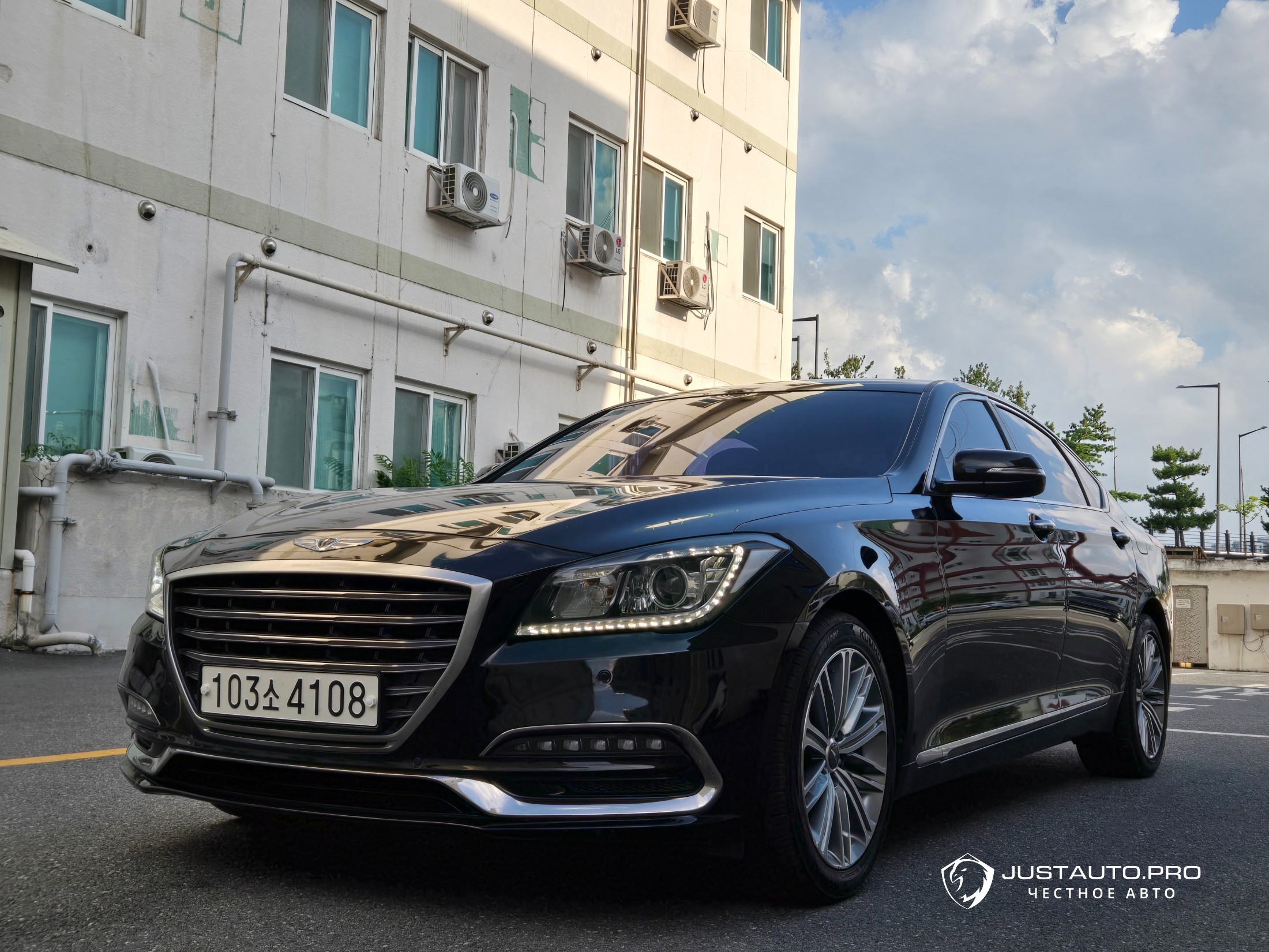 Автомобиль Genesis G80