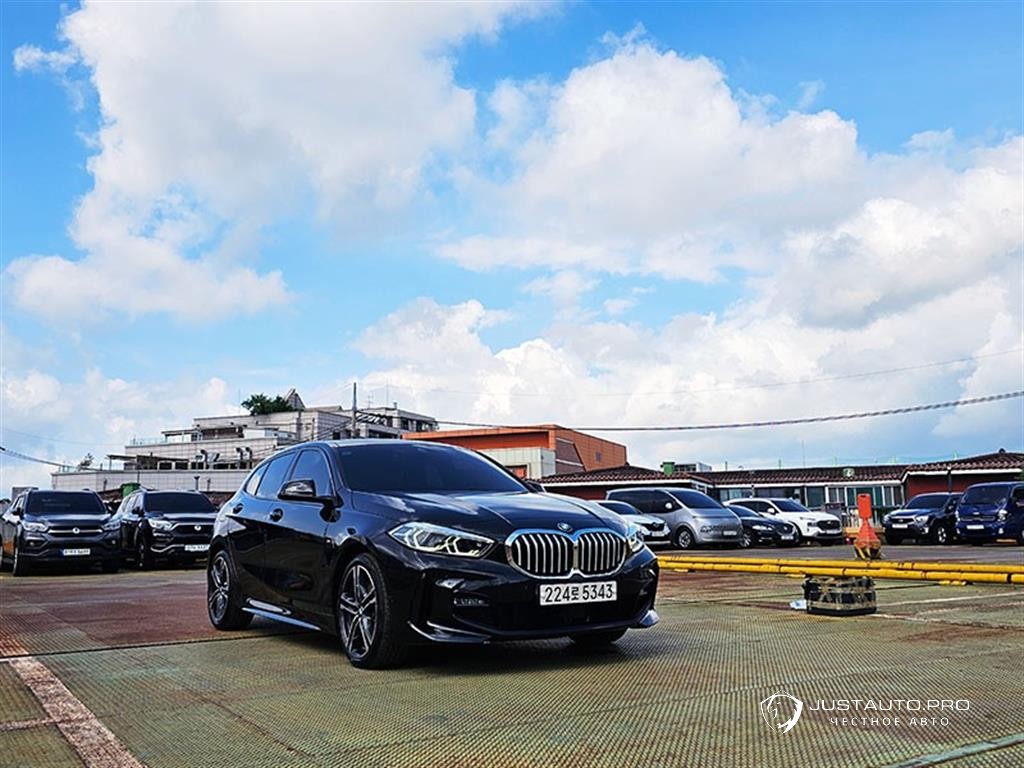 Автомобиль BMW 1-Series