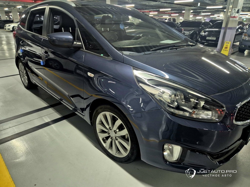 Автомобиль Kia Carens