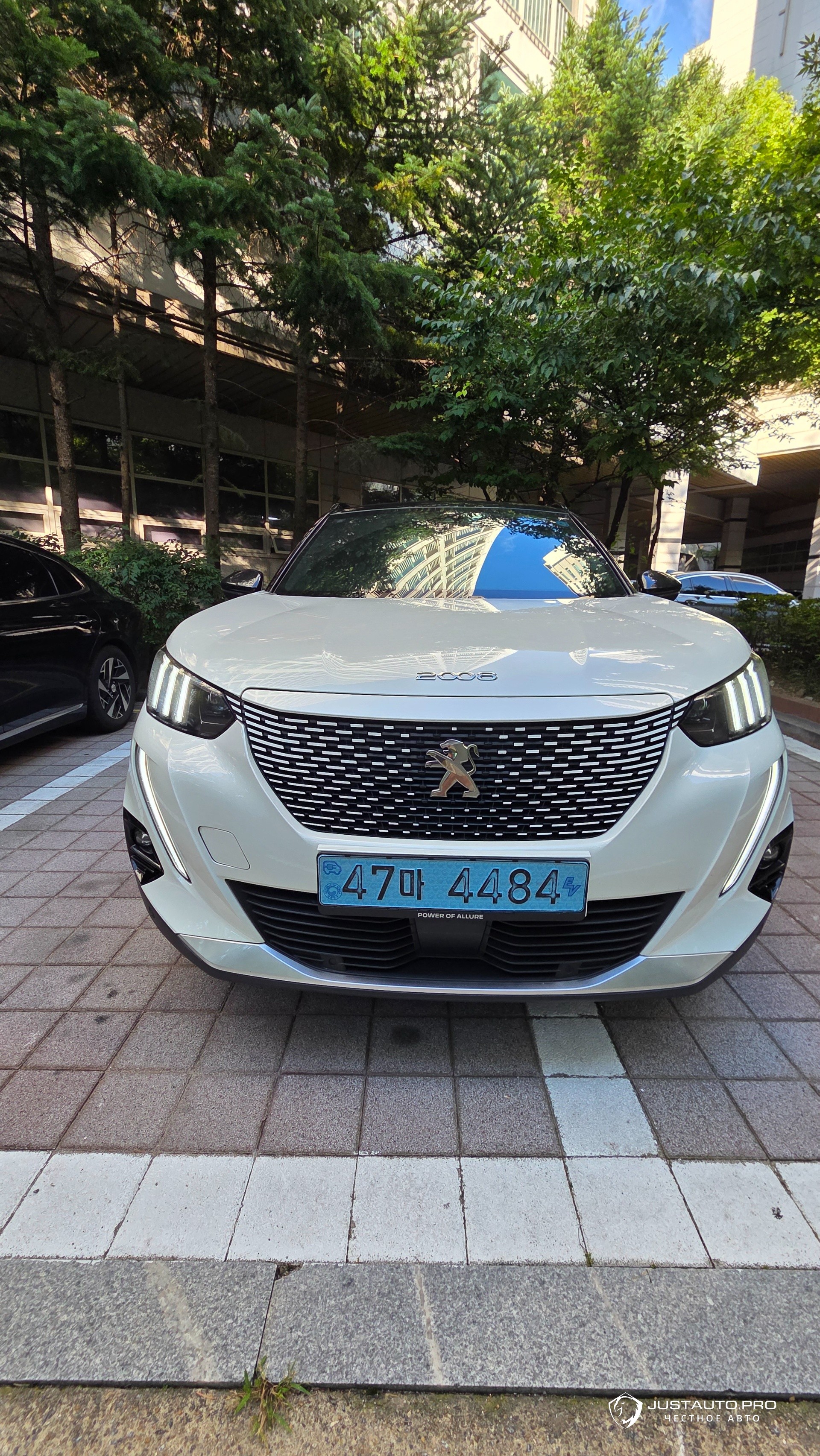 Автомобиль Peugeot 2008