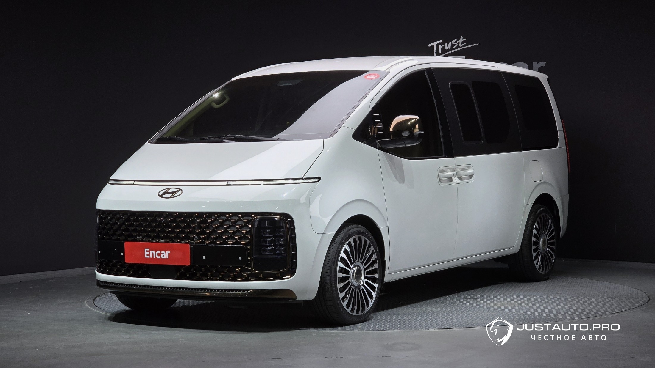 Автомобиль Hyundai Staria