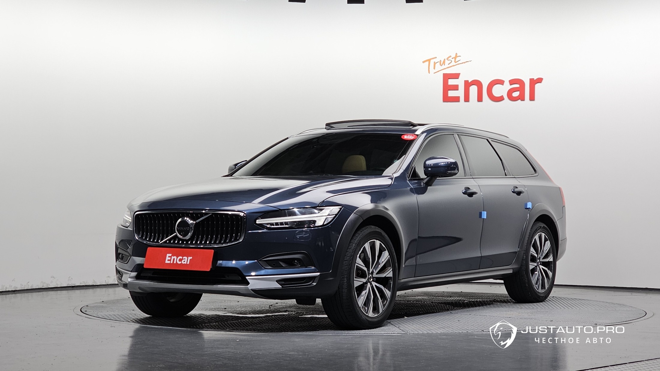 Автомобиль Volvo V90