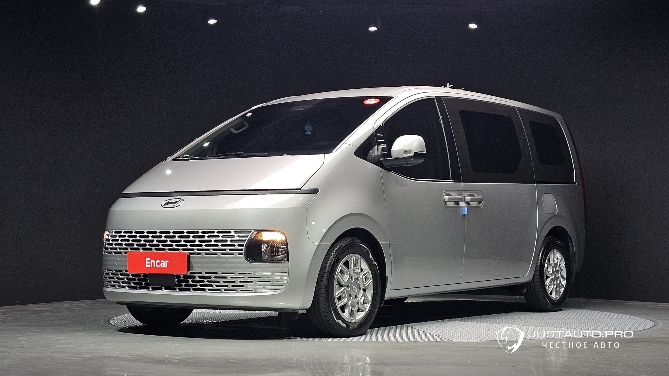 Автомобиль Hyundai Staria