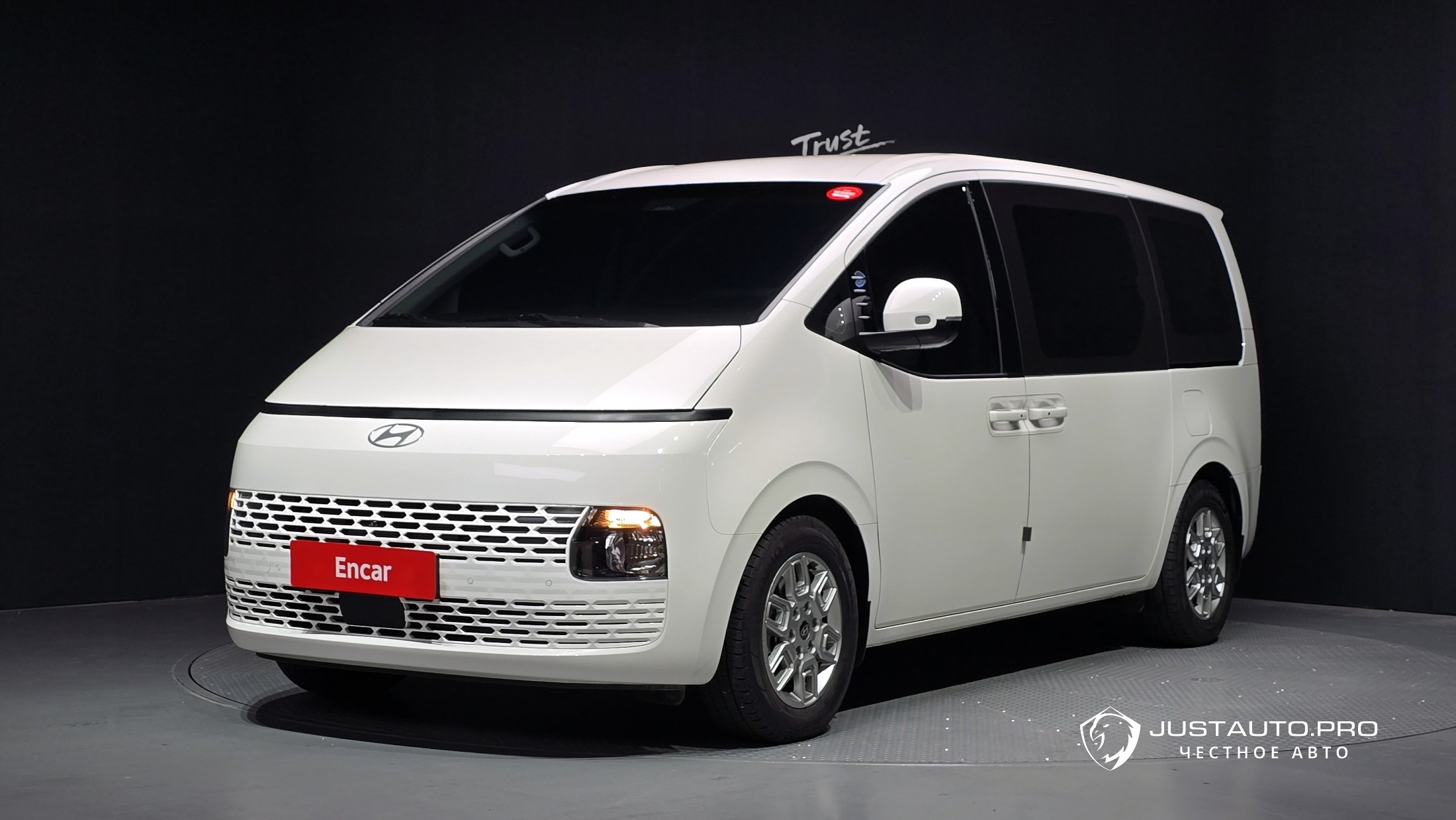 Автомобиль Hyundai Staria