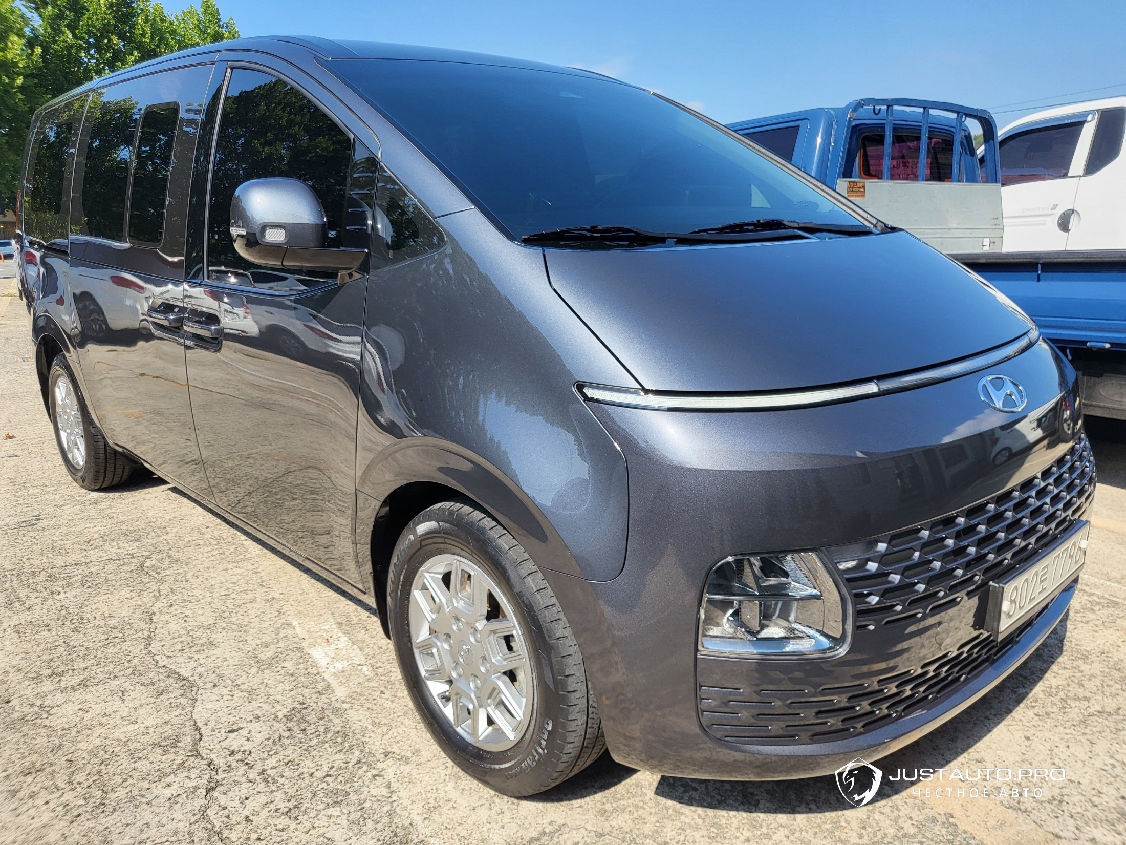 Автомобиль Hyundai Staria