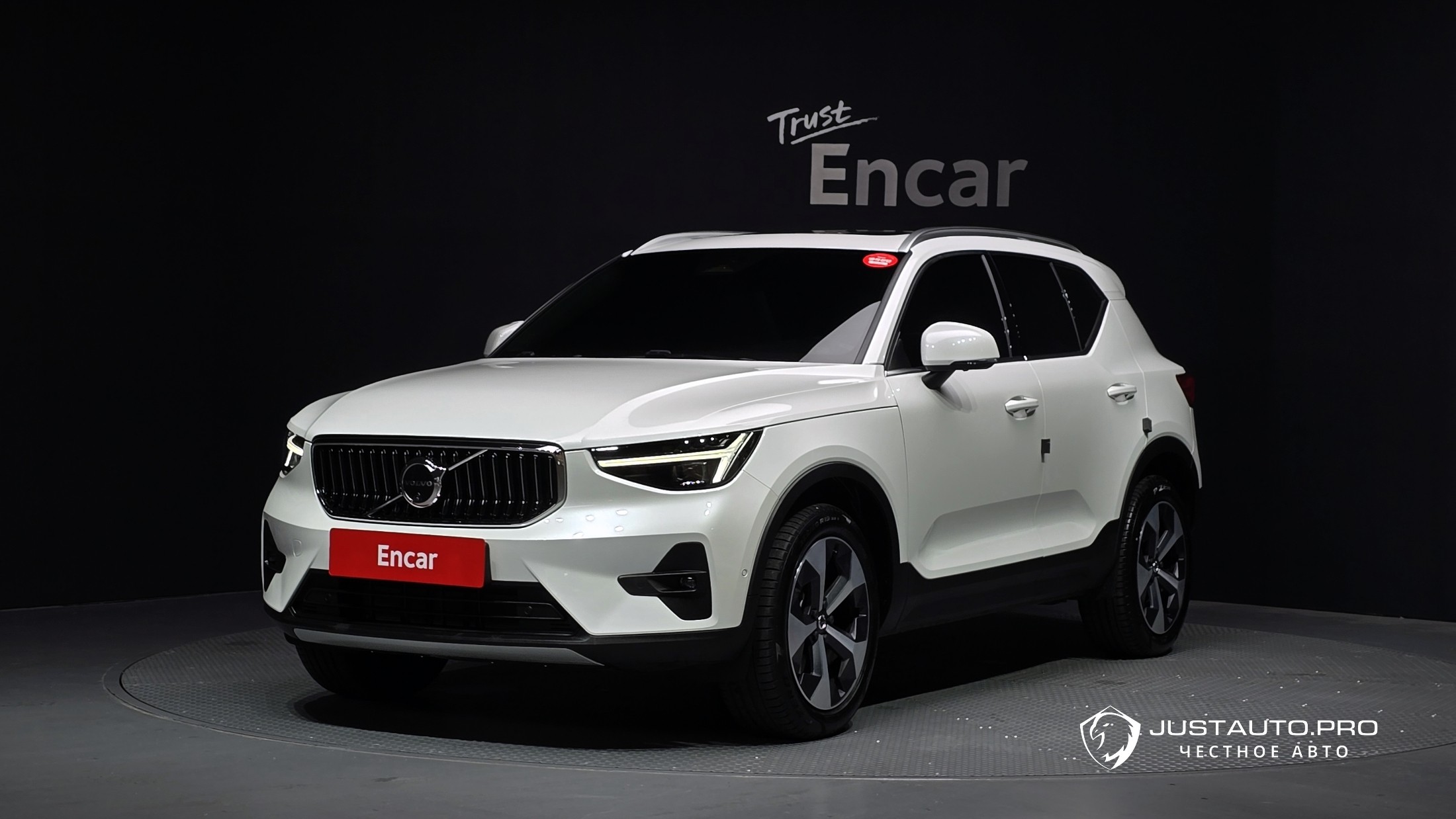 Автомобиль Volvo XC40